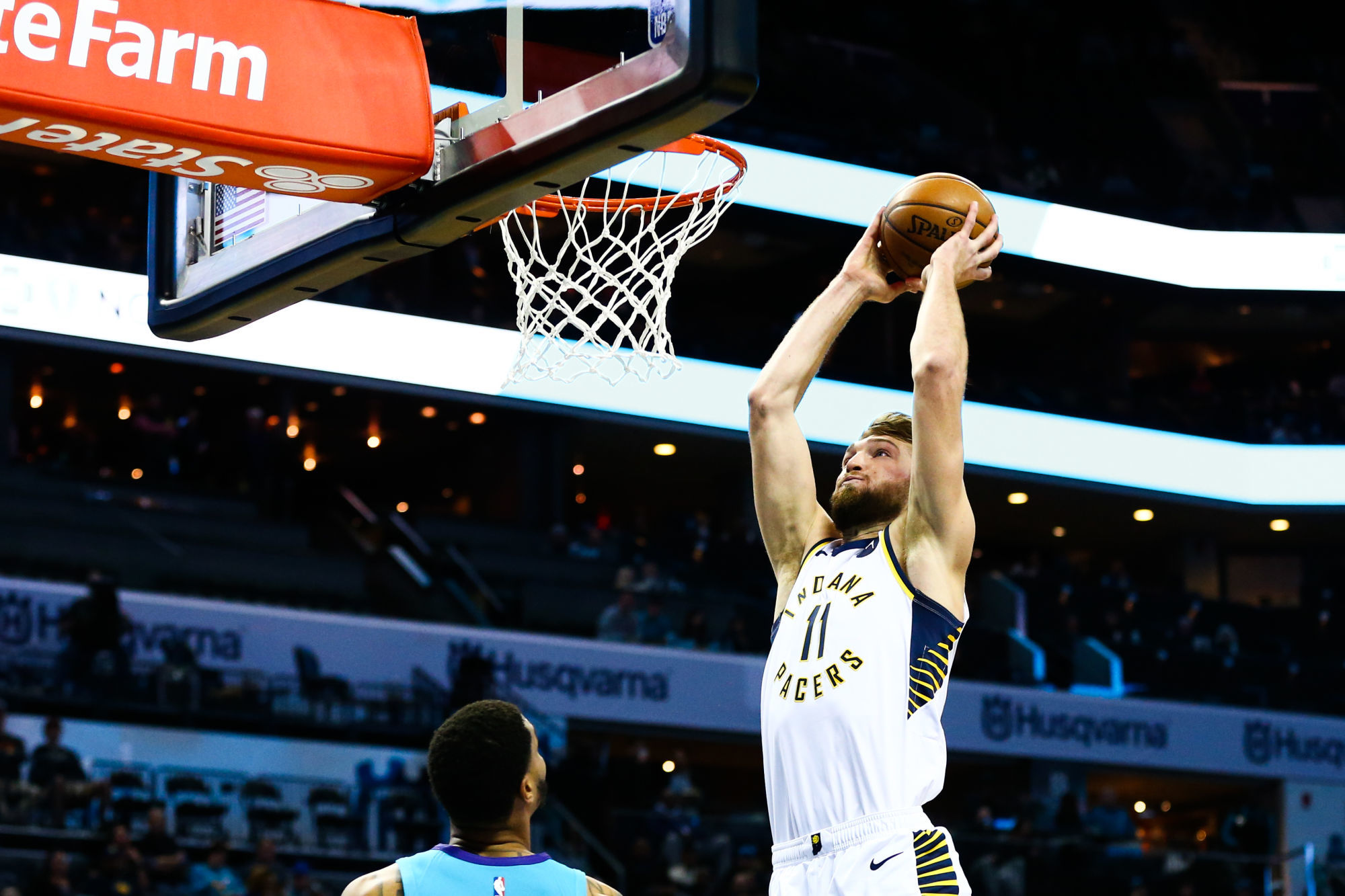 Jan 6, 2020; Charlotte, North Carolina, USA; Indiana Pacers forward Domantas Sabonis (11) goes up to dunk against Charlotte Hornets forward Miles Bridges (0) during the first half at Spectrum Center. Mandatory Credit: Jeremy Brevard-USA TODAY Sports/Sipa USA 

Photo by Icon Sport - Miles BRIDGES - Domantas SABONIS - Spectrum Center - Charlotte (Etats Unis)