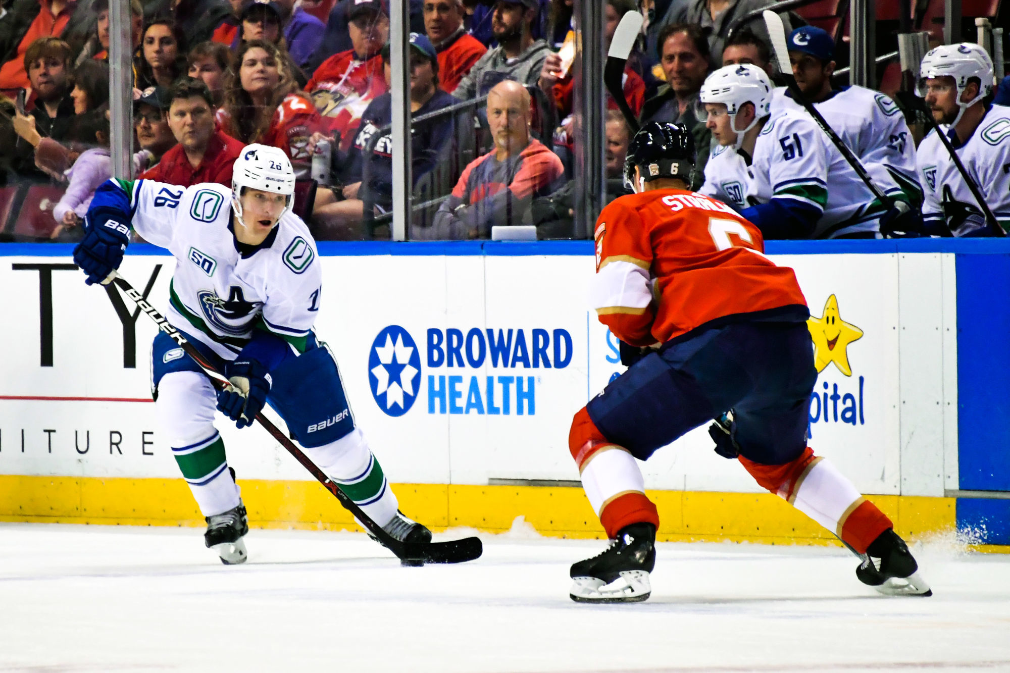 Antoine Roussel - Vancouver Canucks 
Photo : Icon Sport