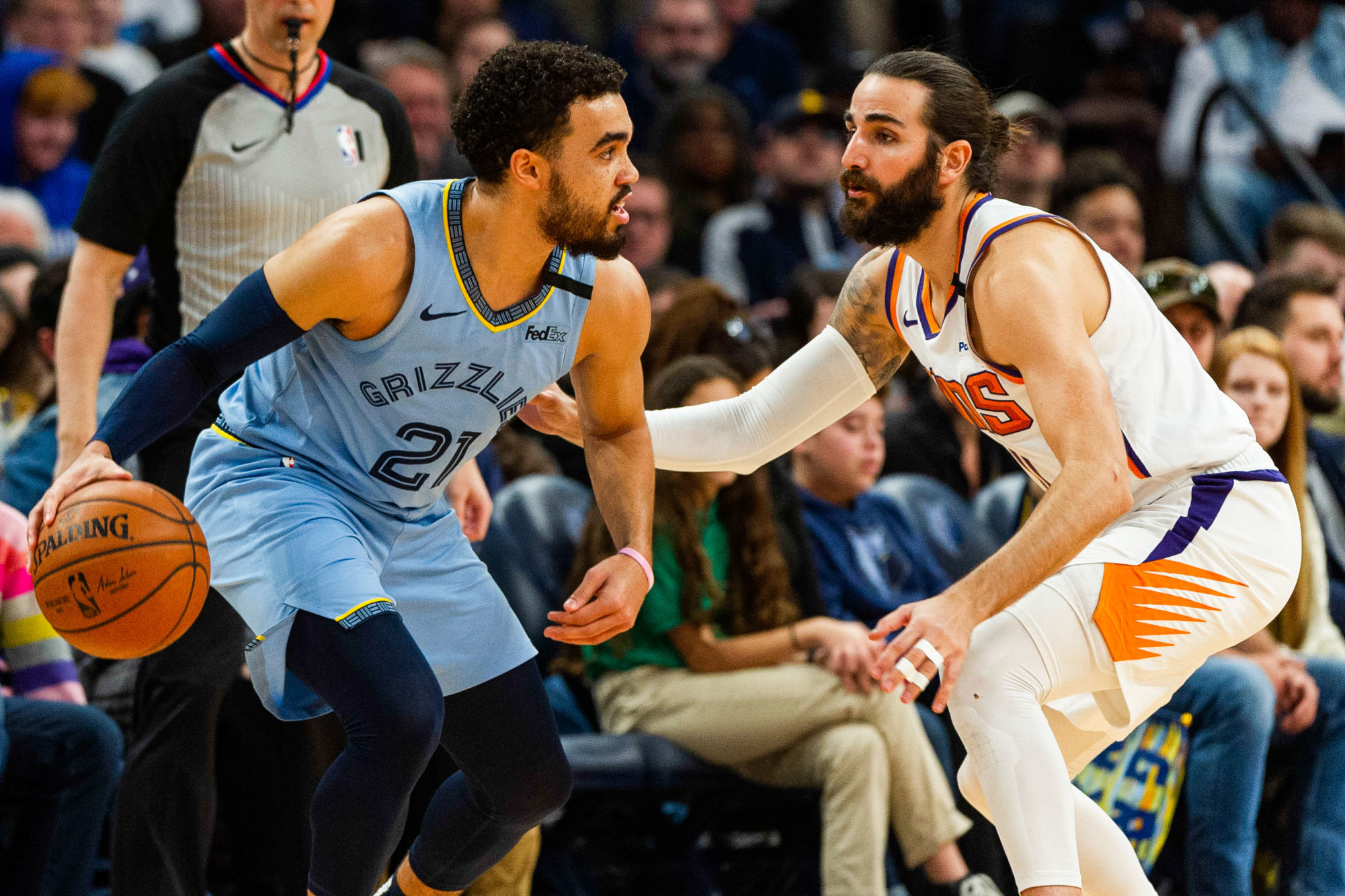 Jan 26, 2020; Memphis, Tennessee, USA; Memphis Grizzlies guard Tyus Jones (21) dribbles the ball as Phoenix Suns guard Ricky Rubio (11) defends during the first half  at FedExForum. Mandatory Credit: Justin Ford-USA TODAY Sports/Sipa USA 

Photo by Icon Sport - Ricky RUBIO - Tyus JONES - FedEx Forum - Memphis (Etats Unis)