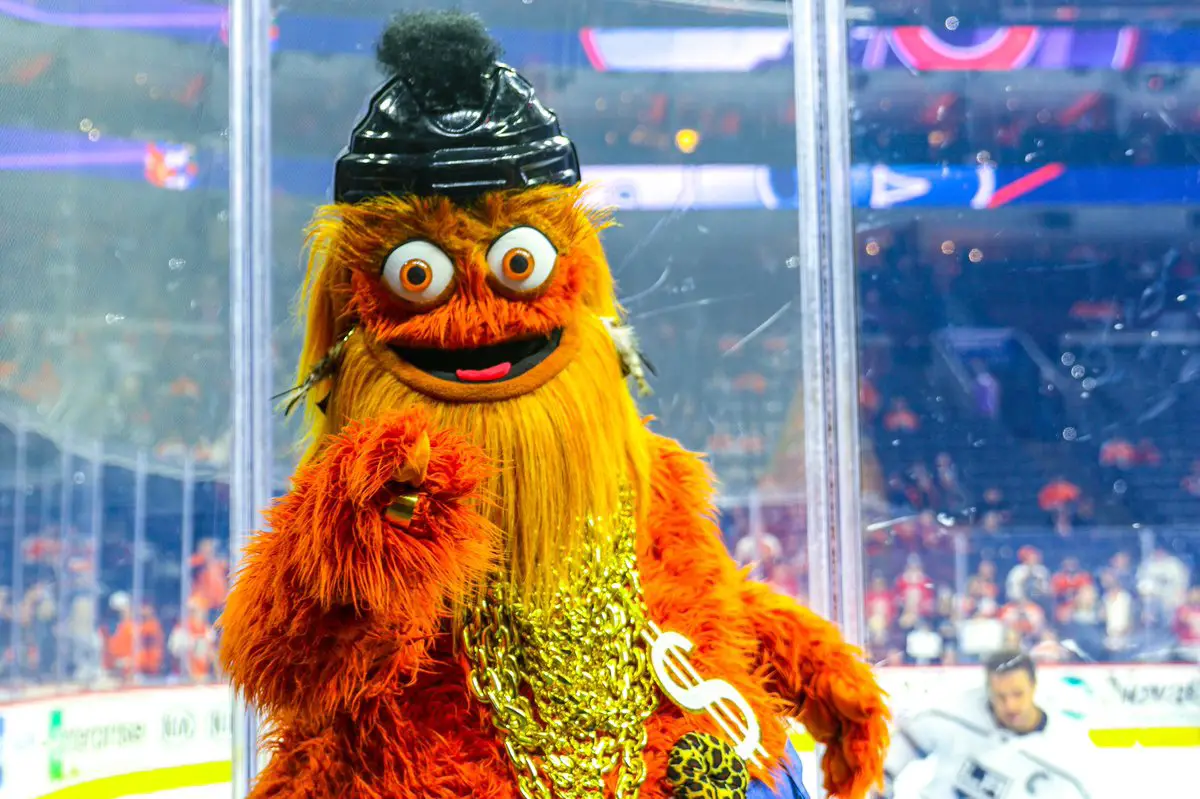Gritty mascotte  Philadelphia Flyers - NHL 
Photo Twitter : @GrittyNHL