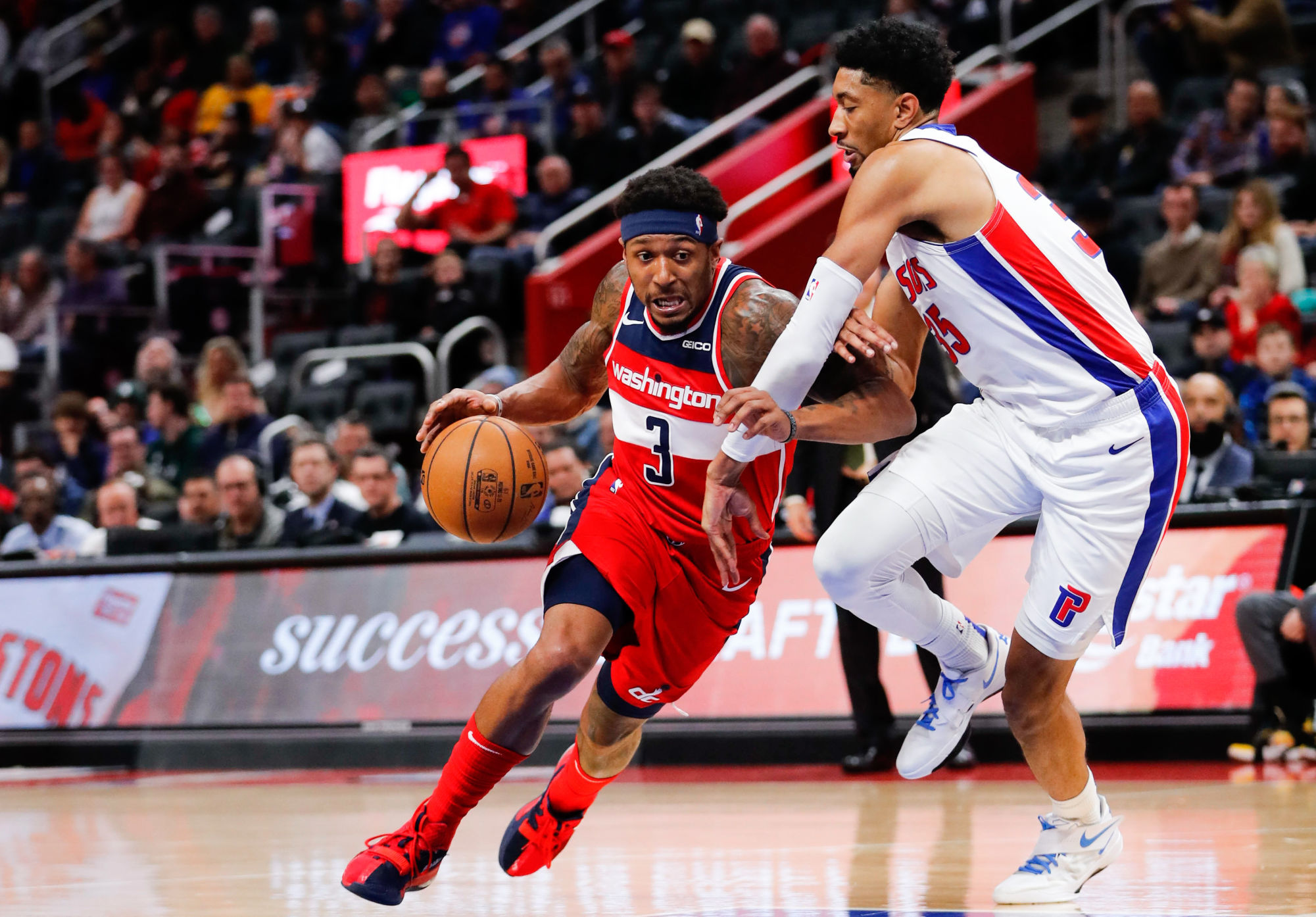 Dec 16, 2019; Detroit, MI, USA; Washington Wizards guard Bradley Beal (3) dribbles on Detroit Pistons forward Christian Wood (35) in the first half at Little Caesars Arena. Mandatory Credit: Rick Osentoski-USA TODAY Sports/Sipa USA 

Photo by Icon Sport - Bradley BEAL - Christian WOOD - Little Caesars Arena - Detroit (Etats Unis)