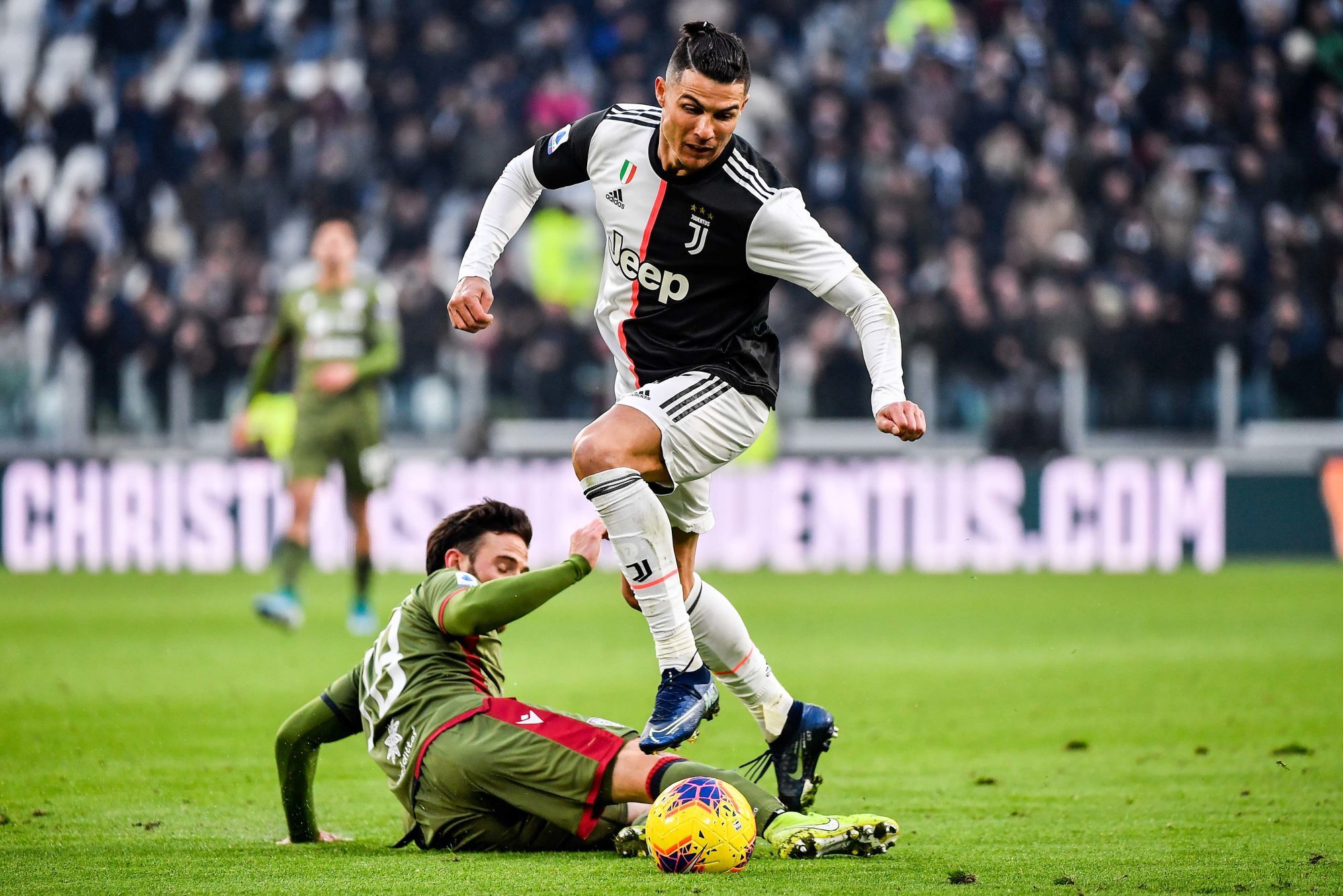 Foto Marco Alpozzi/LaPresse 
06 Gennaio 2020, Torino, Italia 
sport calcio 
Juventus vs Cagliari - Campionato di calcio Serie A TIM 2019/2020 - Allianz Stadium 
Nella foto:    Nahitan Nandez (Cagliari); Cristiano Ronaldo (Juventus F.C.);

Photo Marco Alpozzi/LaPresse 
January 06, 2020 Turin, Italy 
sport soccer 
Juventus vs Cagliari - Italian Football Championship League A TIM 2019/2020 - Allianz Stadium 
In the pic:  Nahitan Nandez (Cagliari); Cristiano Ronaldo (Juventus F.C.); 

Photo by Icon Sport - Allianz Stadium - Turin (Italie)