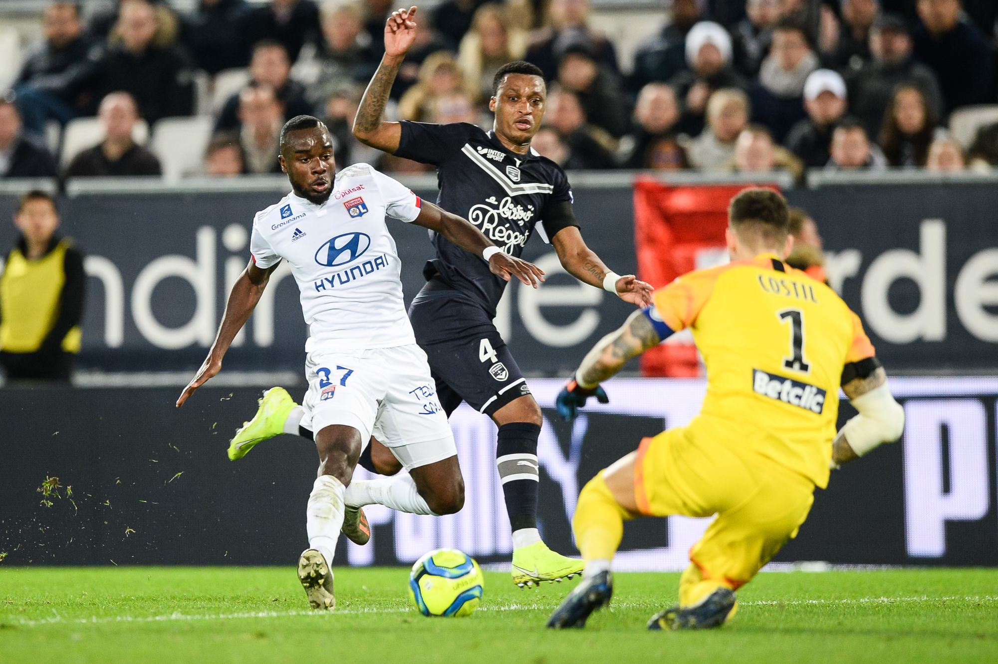 Edson MEXER of Bordeaux and Maxwel CORNET of Lyon during the Ligue 1 match between Girondins Bordeaux and Olympique Lyon at Stade Matmut Atlantique on January 11, 2020 in Bordeaux, France. (Photo by Baptiste Fernandez/Icon Sport) - Matmut ATLANTIQUE - Bordeaux (France)