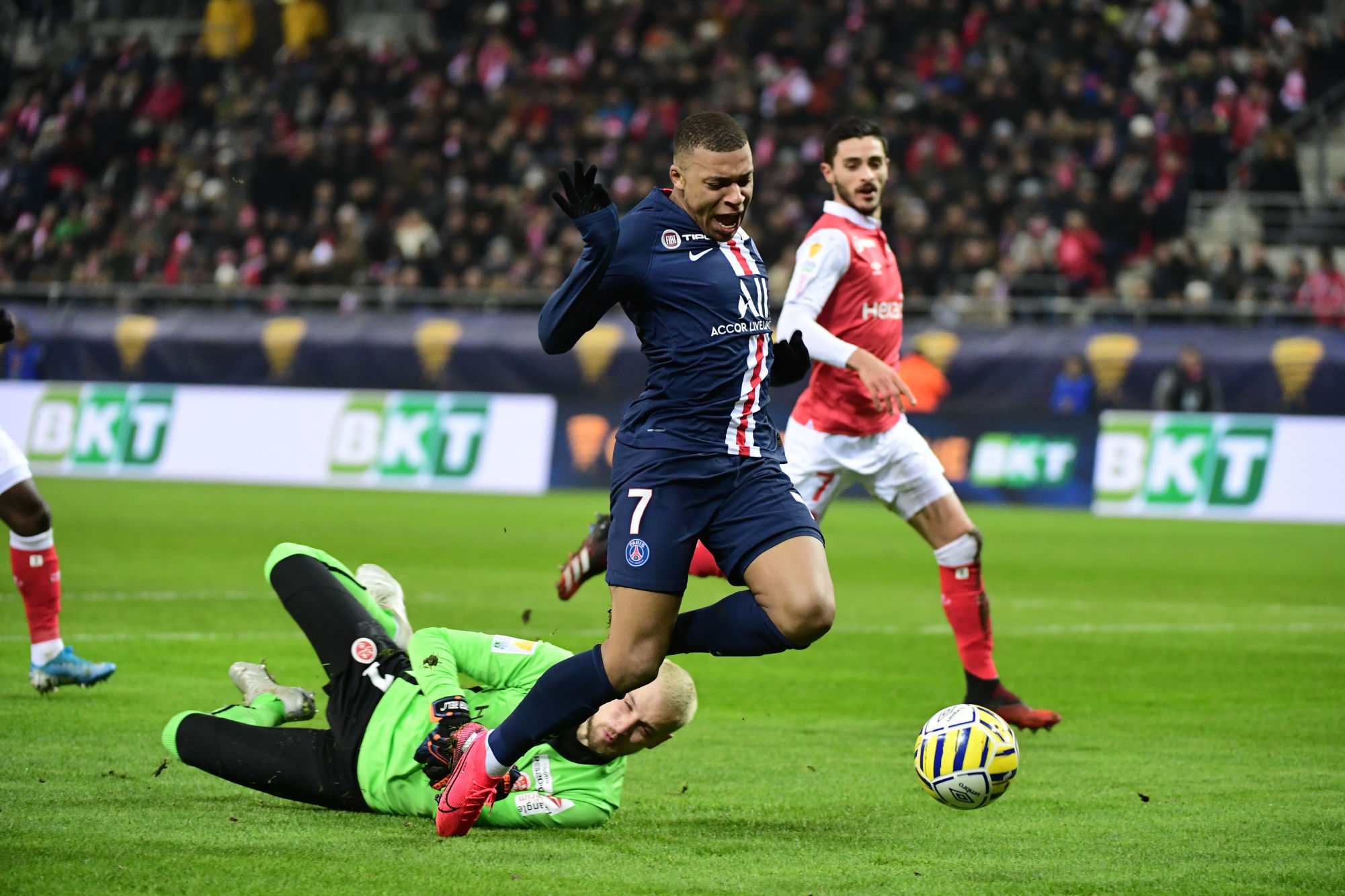 (R-L) Kylian MBAPPE of PSG and Predrag RAJKOVIC of Reims during the League Cup semi-final between Stade de Reims and Paris Saint-Germain at Stade Auguste Delaune on January 22, 2020 in Reims, France. (Photo by Dave Winter/Icon Sport) - Stade Auguste-Delaune - Reims (France)