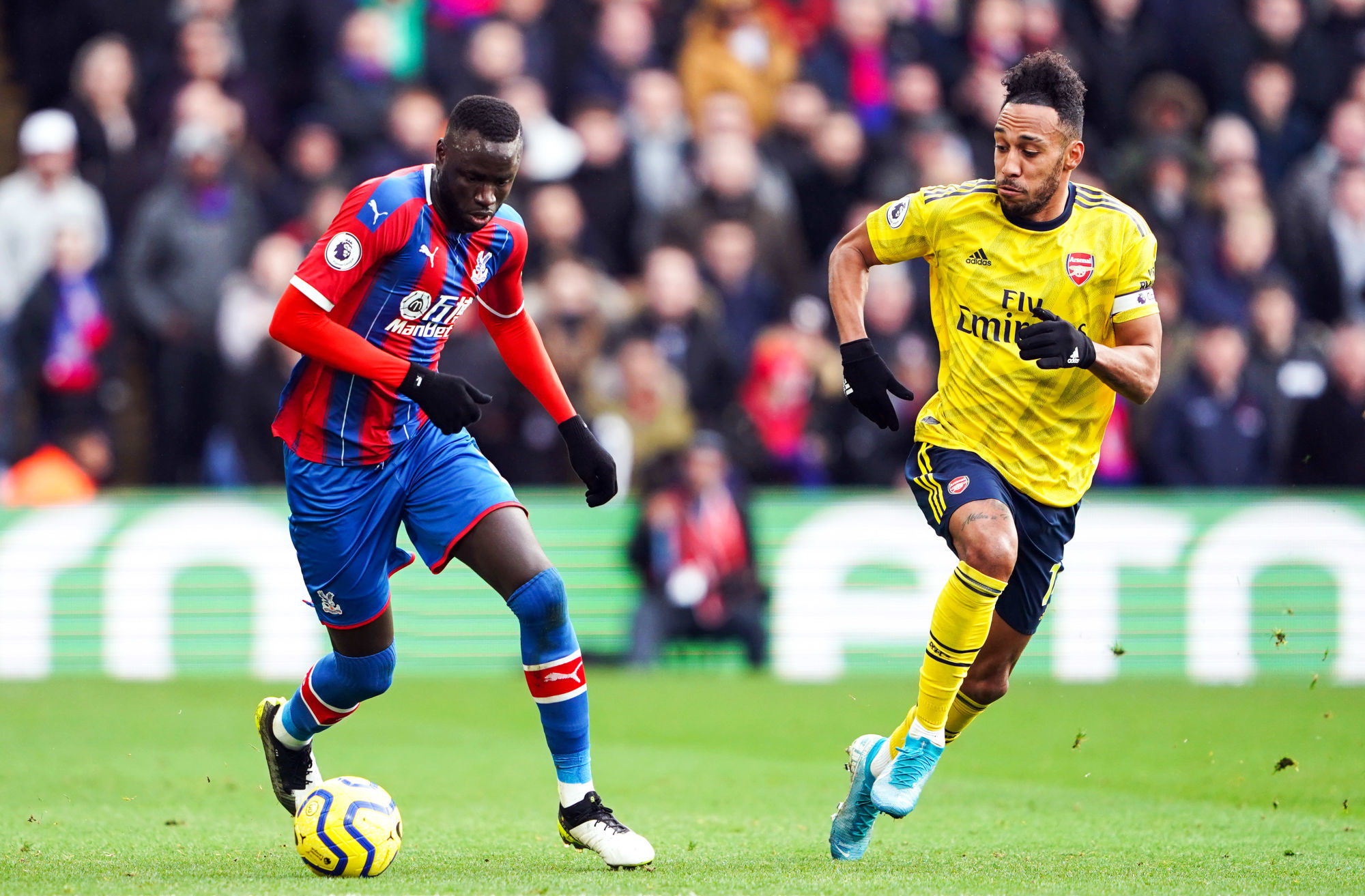 Crystal Palace's Cheikhou Kouyate (left) and Arsenal's Pierre-Emerick Aubameyang battle for the ball during the Premier League match at Selhurst Park, London. 

Photo by Icon Sport - Selhurst Park - Londres (Angleterre)