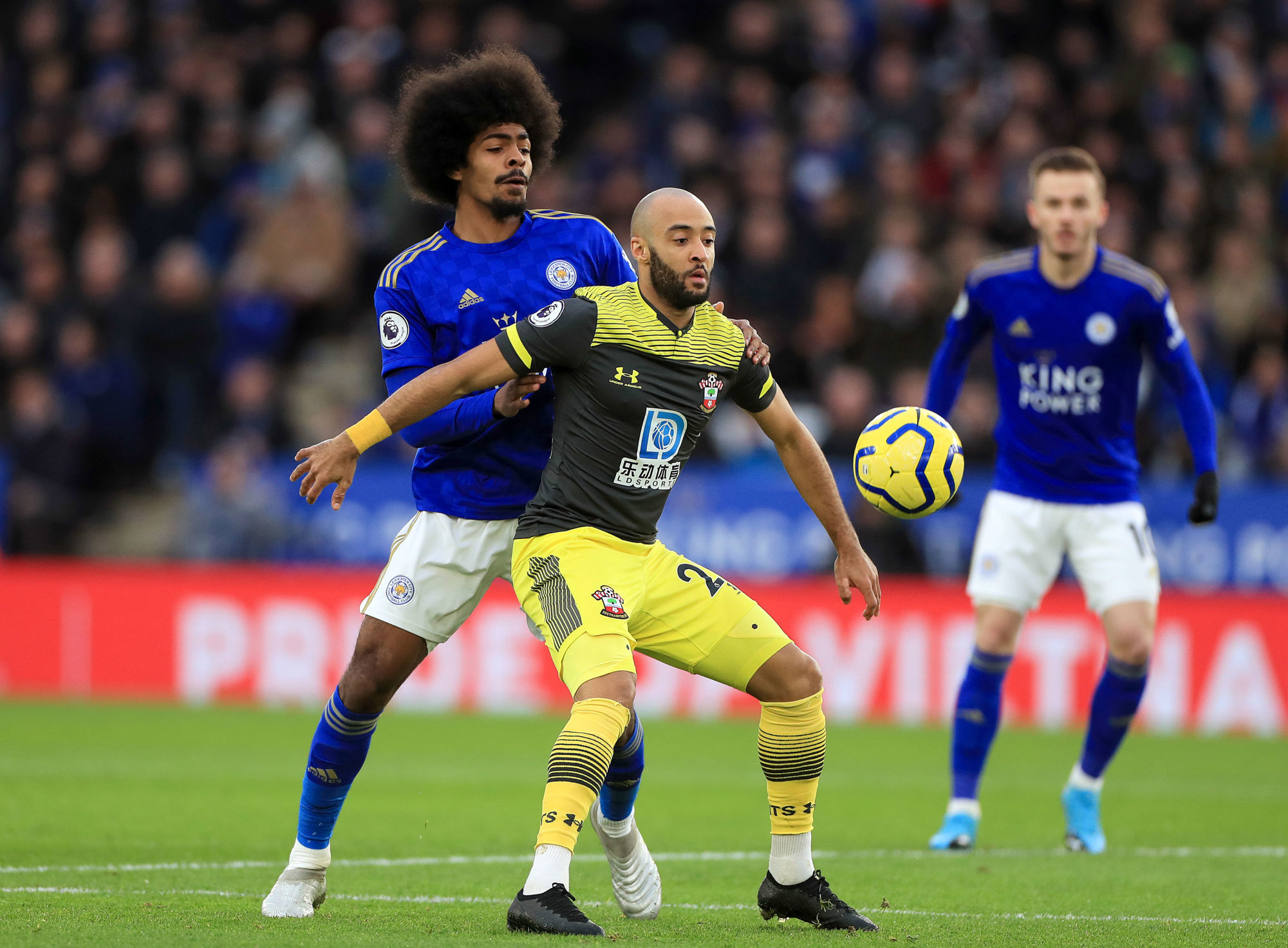 Leicester City's Hamza Choudhury (left) and Southampton's Nathan Redmond battle for the ball during the Premier League match at the King Power Stadium, Leicester. 

Photo by Icon Sport - King Power Stadium  - Leicester (Angleterre)