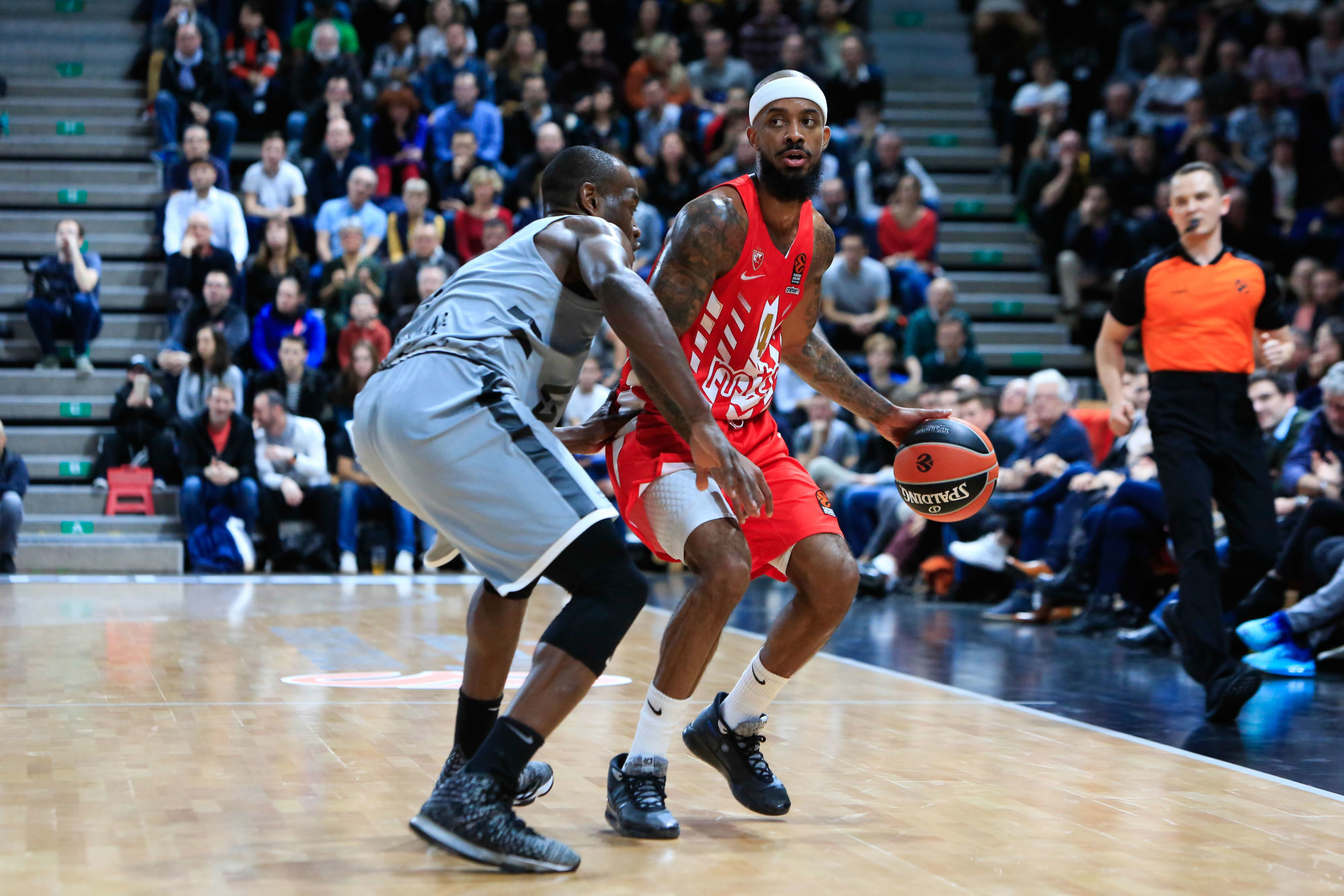 Lorenzo BROWN of Belgrade and Charles KAHUDI of Lyon during the Euroleague match between ASVEL and Crvena zvezda on January 10, 2020 in Villeurbanne, France. (Photo by Romain Biard/Icon Sport) - Astroballe - Villeurbanne (France)