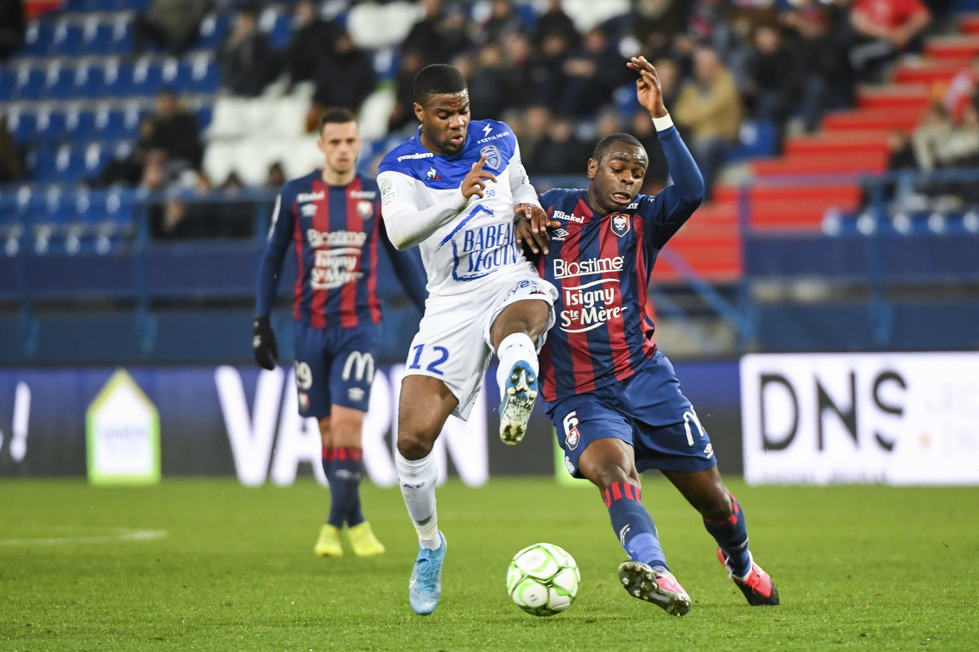 Warren TCHIMBEMBE of Troyes and Prince ONIANGUE of Caen during the Ligue 2 match between Caen and Troyes at Stade Michel D'Ornano on February 14, 2020 in Caen, France. (Photo by Aude Alcover/Icon Sport) - Stade Michel d'Ornano - Caen (France)