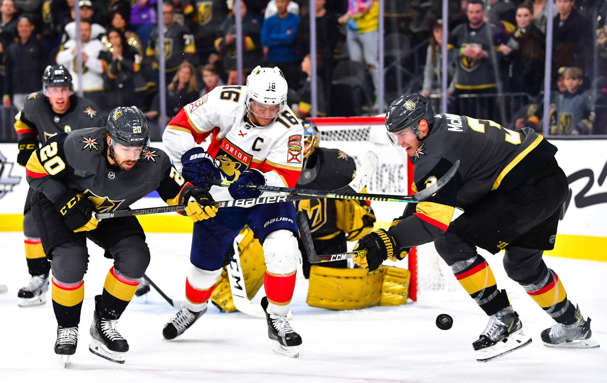 Feb 22, 2020; Las Vegas, Nevada, USA; Vegas Golden Knights center Chandler Stephenson (20) lifts the stick of Florida Panthers center Aleksander Barkov (16) as Vegas defenseman Brayden McNabb (3) moves to clear the puck during the third period at T-Mobile Arena. Mandatory Credit: Stephen R. Sylvanie-USA TODAY Sports 

Photo by Icon Sport