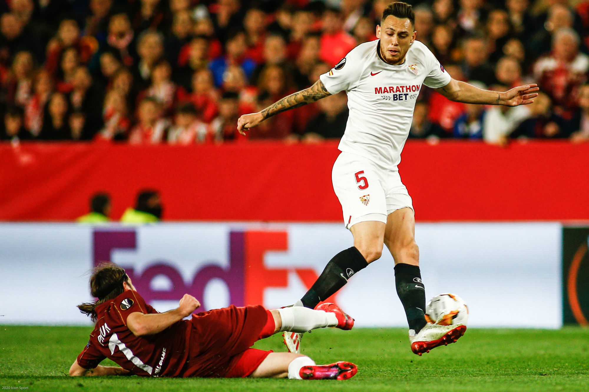 Lucas Ocampos of Sevilla FC and Constantin Paun of CFR Cluj during the UEFA Europa League match, round of 16 second leg, between Sevilla FC and CFR 1907 Cluj at Sanchez Pizjuan Stadium on February 27, 2020 in Sevilla, Spain. (Photo by Pressinphoto/Icon Sport) - Ramón Sánchez-Pizjuán - Seville (Espagne)