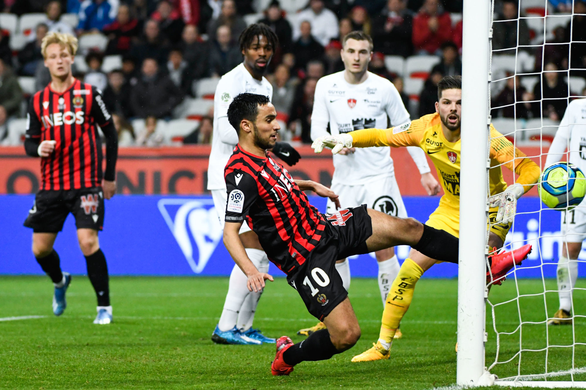 Adam OUNAS of Nice scores a goal during the Ligue 1 match between OGC Nice and Brest on February 21, 2020 in Nice, France. (Photo by Pascal Della Zuana/Icon Sport) - Allianz Riviera - Nice (France)