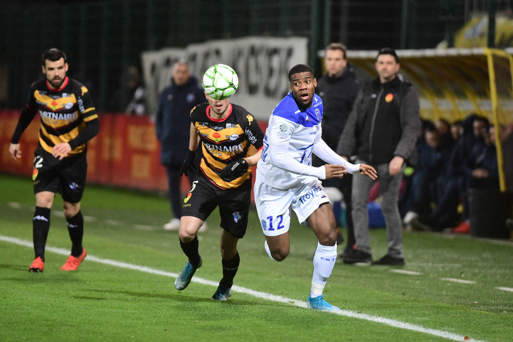 (R-L) Warren TCHIMBEMBE of Troyes and Maxime D'ARPINO of Orleans during the Ligue 2 match between Orleans and Troyes on February 28, 2020 in Orleans, France. (Photo by Dave Winter/Icon Sport) - Stade de la Source - Orleans (France)