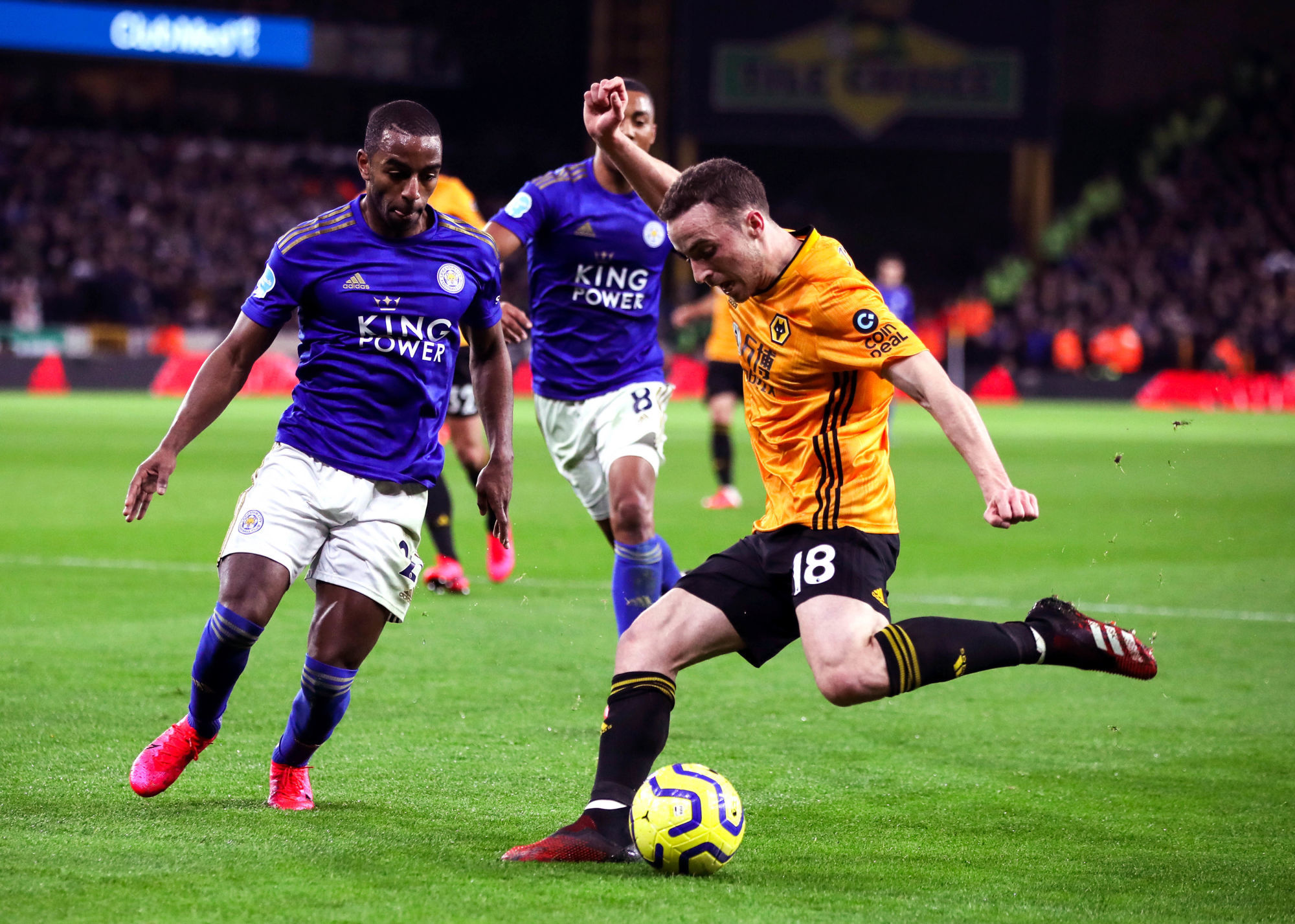 Wolverhampton Wanderers' Diogo Jota (right) and Leicester City's Ricardo Pereira battle for the ball during the Premier League match at Molineux, Wolverhampton. 


Photo by Icon Sport - Molineux Stadium - Wolverhampton (Angleterre)