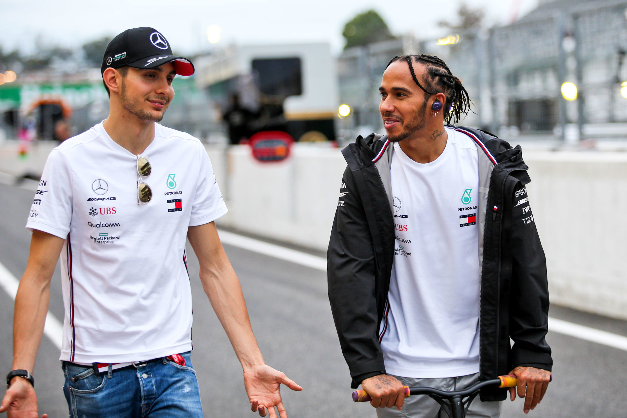 Esteban Ocon (FRA) et Lewis Hamilton (GBR). 

Photo by Icon Sport