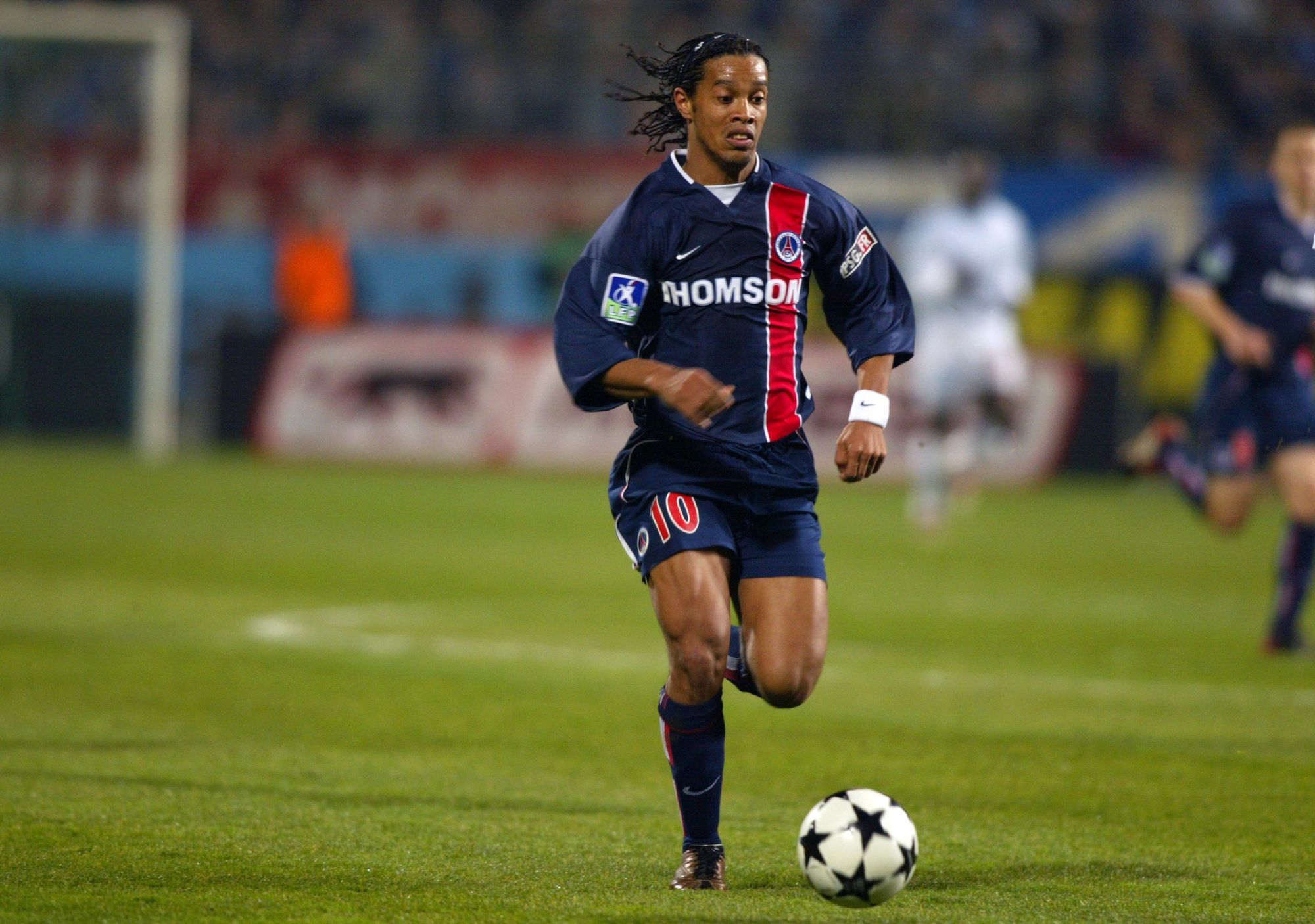 Psg Ronaldinho Arrive A Paris C Est Exceptionnel Et Puis Sport Fr