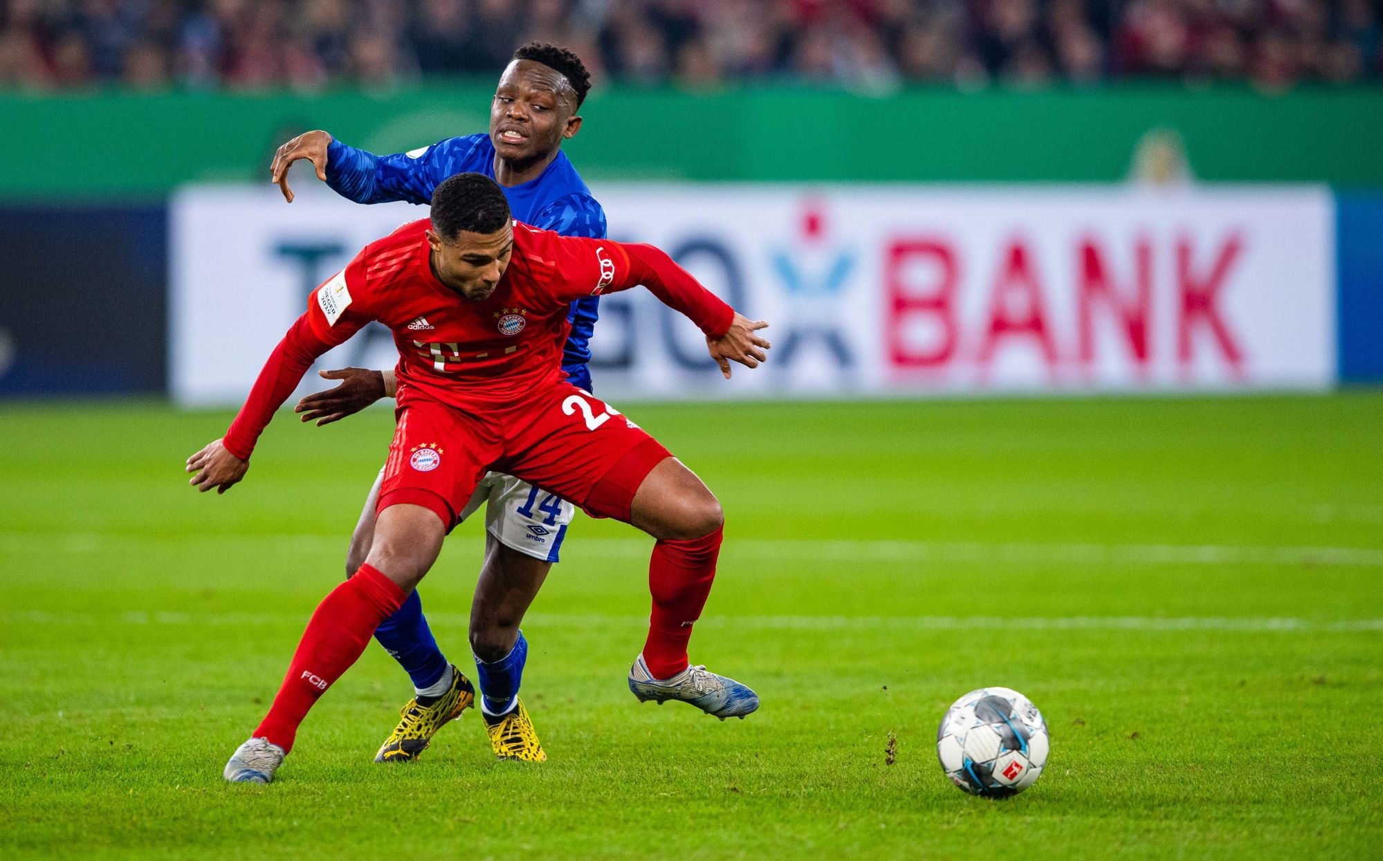 03 March 2020, North Rhine-Westphalia, Gelsenkirchen: Football: DFB Cup, FC Schalke 04 - Bayern Munich, quarter finals in the Veltins Arena. Shake Rabbi Matondo (back) and Bavarian Serge Gnabry fight for the ball. Photo: Guido Kirchner/dpa - IMPORTANT NOTE: In accordance with the regulations of the DFL Deutsche Fu?ball Liga and the DFB Deutscher Fu?ball-Bund, it is prohibited to exploit or have exploited in the stadium and/or from the game taken photographs in the form of sequence images and/or video-like photo series. 


Photo by Icon Sport - VELTINS-Arena - Gelsenkirchen (Allemagne)