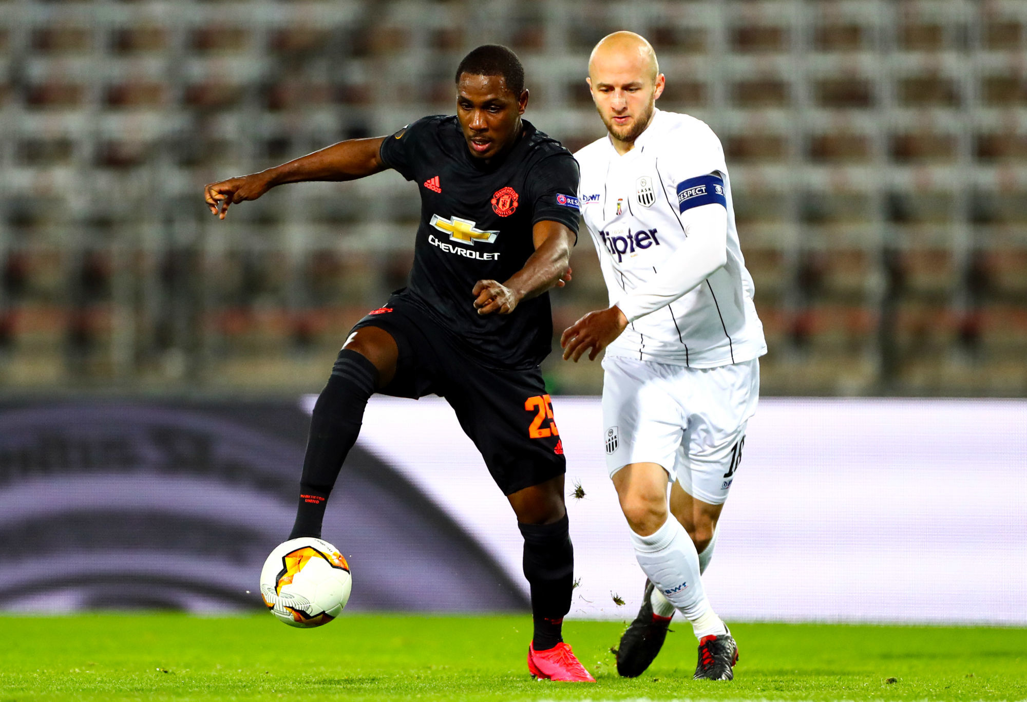 Manchester United's Odion Ighalo (left) and LASK Linz's Gernot Trauner battle for the ball during the UEFA Europa League round of 16 first leg match at Linzer Stadion, Linz. 


Photo by Icon Sport - Gernot TRAUNER - Odion IGHALO - Linzer Stadion - Linz (Autriche)