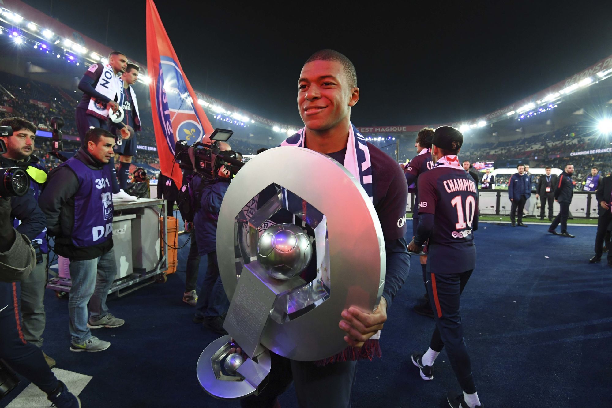 Kylian Mbappe of PSG celebrates the title during the Ligue 1 match between Paris Saint Germain and Rennes at Parc des Princes on May 12, 2018 in Paris, . (Photo by Anthony Dibon/Icon Sport)