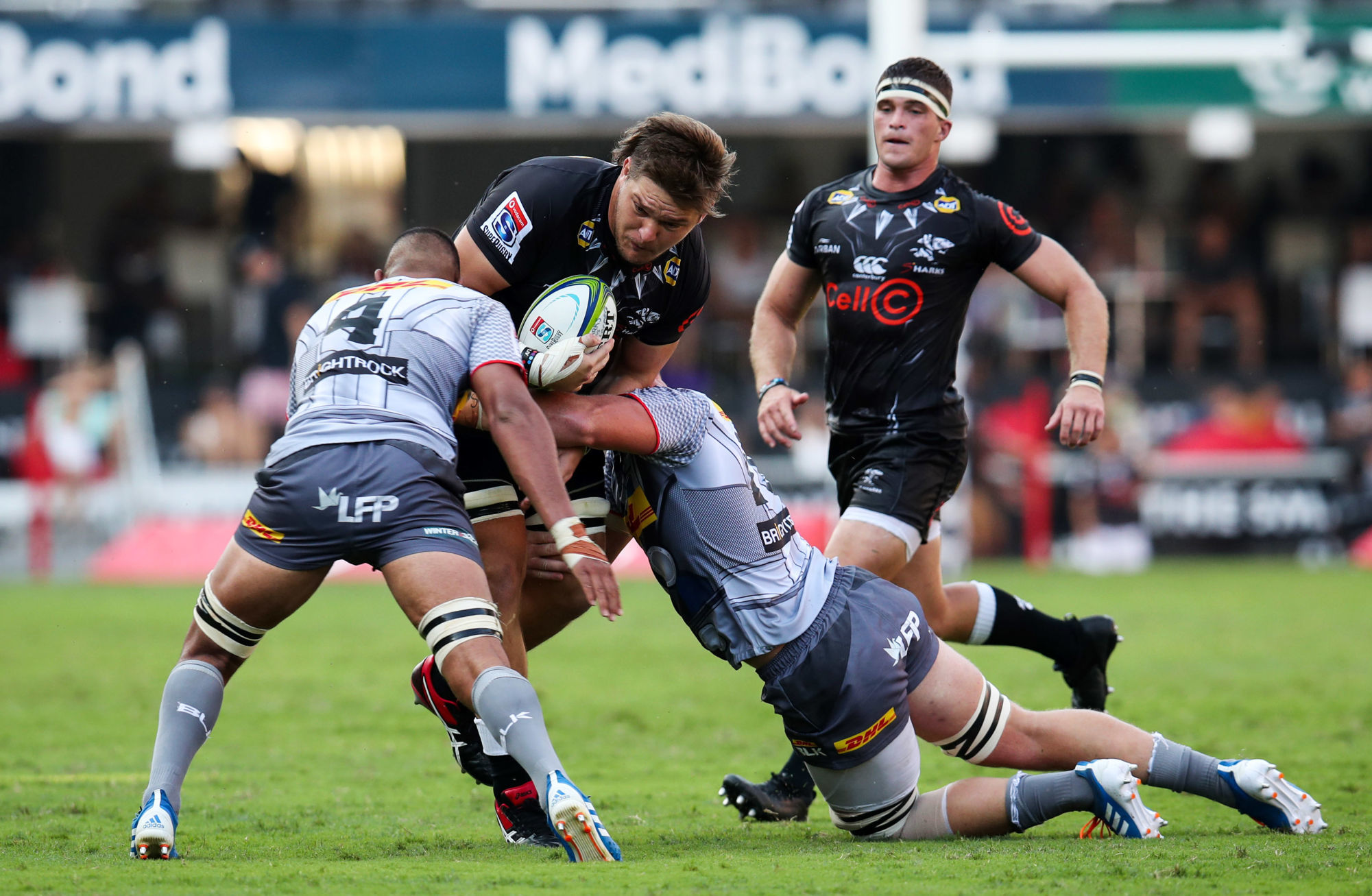 Le Roux Roets of the Sharks tackled by Cobus Wiese () and Salmaan Moerat of the Stormers during the 2020 Super Rugby match between Sharks and Stormers at the Jonsson Kings Park, Durban on the 14 March 2020 ©Muzi Ntombela/BackpagePix 


Photo by Icon Sport - Salmaan MOERAT - Cobus WIESE - Le Roux ROETS - Kings Park Stadium - Durban (Afrique du Sud)