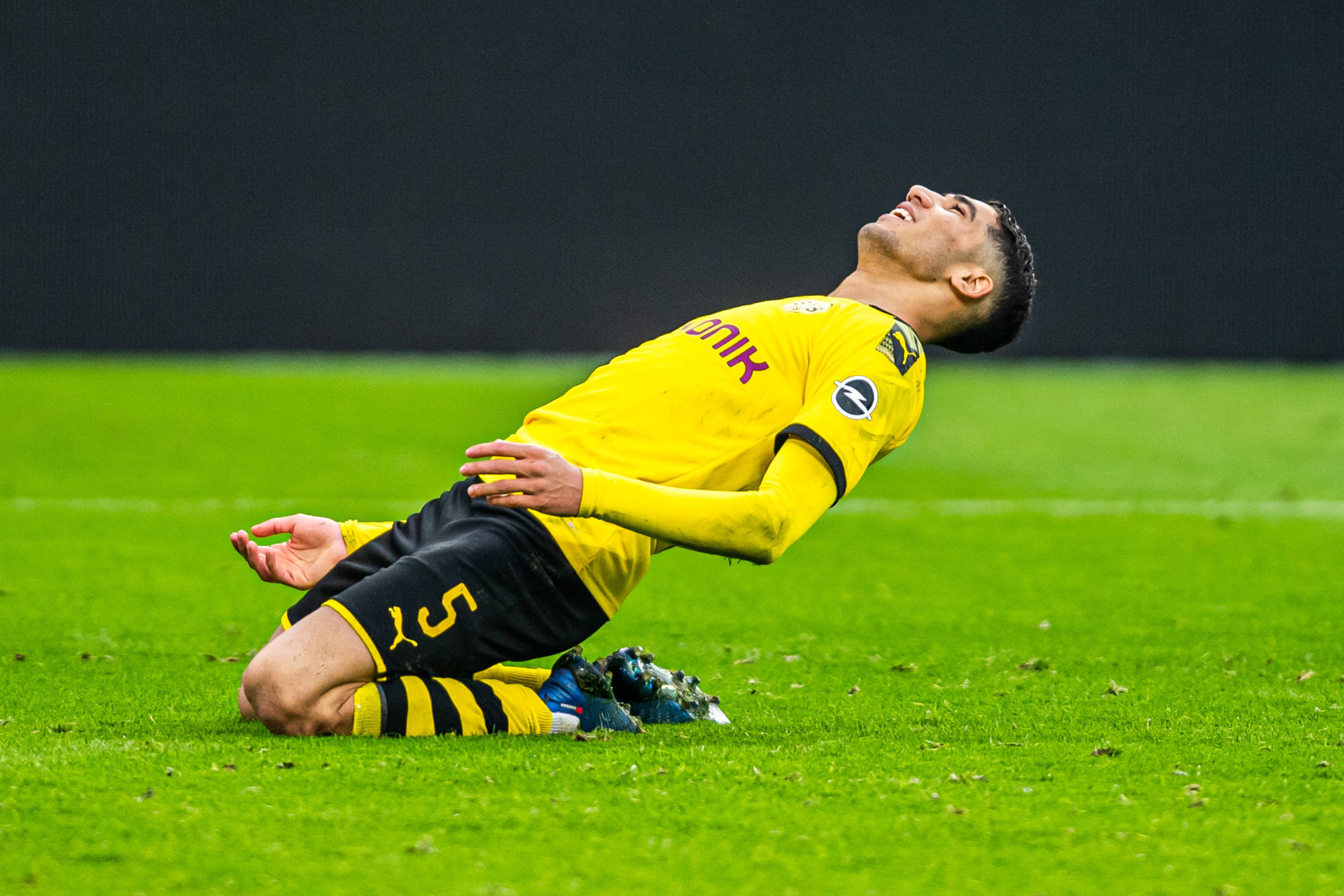 29 February 2020, North Rhine-Westphalia, Dortmund: Football: Bundesliga, Borussia Dortmund - SC Freiburg, 24th matchday, at Signal-Iduna-Park. Dortmund's Achraf Hakimi lies disappointed on the lawn. Photo: David Inderlied/dpa - IMPORTANT NOTE: In accordance with the regulations of the DFL Deutsche Fu?ball Liga and the DFB Deutscher Fu?ball-Bund, it is prohibited to exploit or have exploited in the stadium and/or from the game taken photographs in the form of sequence images and/or video-like photo series. 

Photo by Icon Sport - Achraf HAKIMI - Signal Iduna Park - Dortmund (Allemagne)