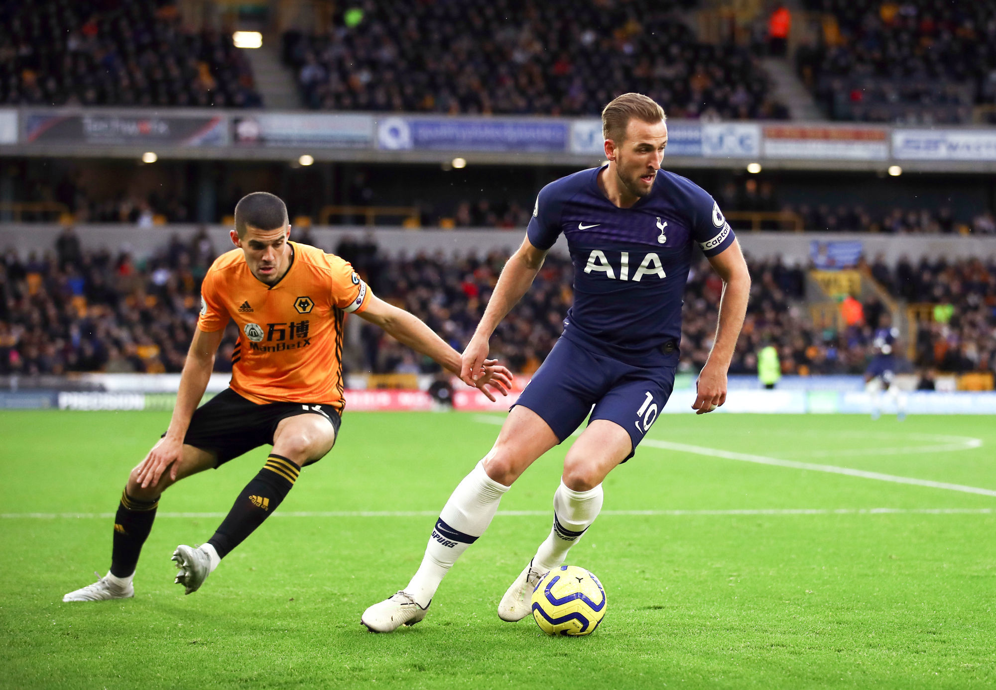 Tottenham Hotspurs' Harry Kane shields the ball during the Premier League match at Molineux, Wolverhampton. 

Photo by Icon Sport - Harry KANE - Conor COADY - Molineux Stadium - Wolverhampton (Angleterre)