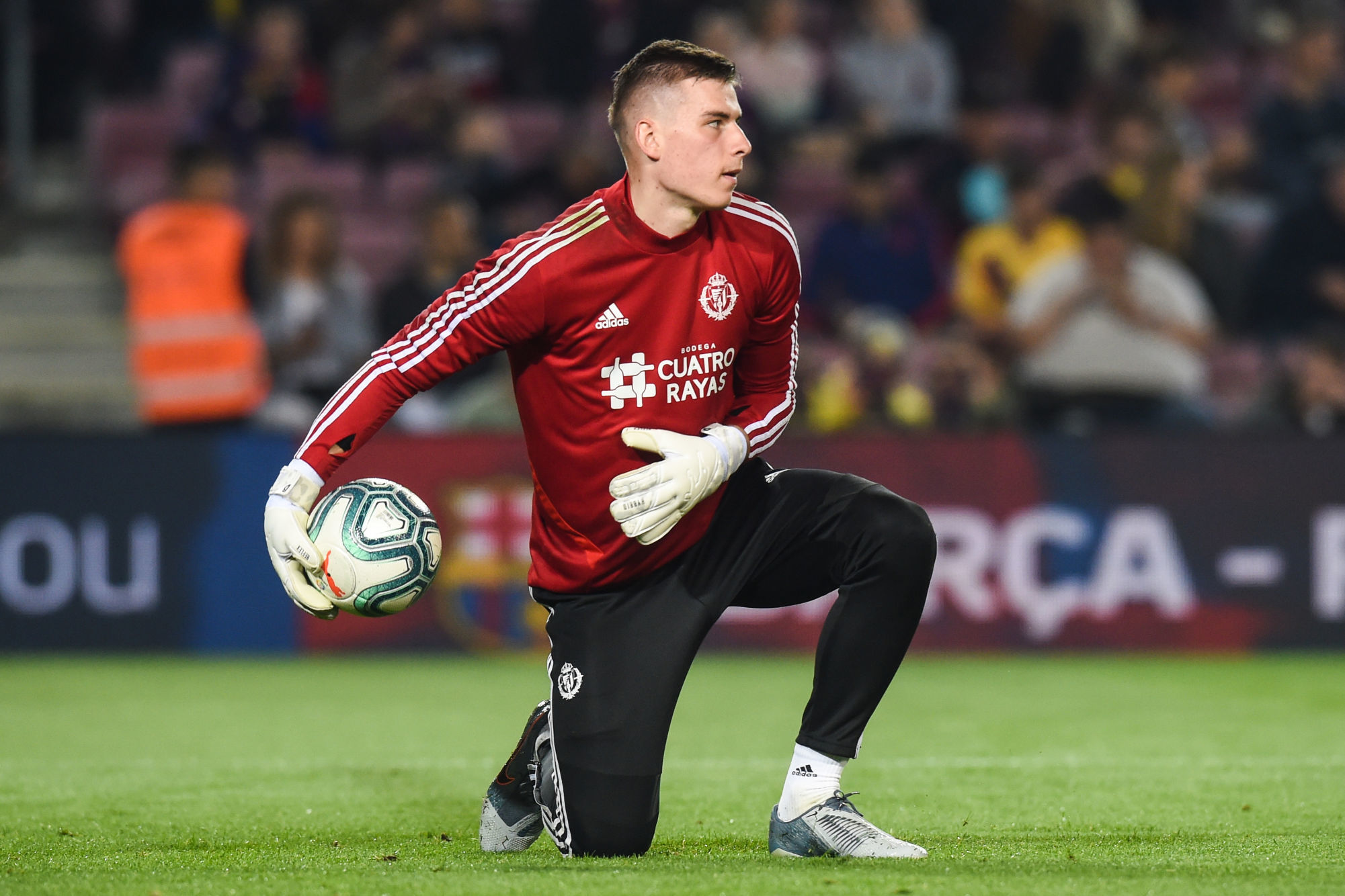 Andriy Lunin of Real Valladolid warm up during the Liga match between Barcelona and Valladolid at Camp Nou on October 29, 2019 in Barcelona, Spain. (Photo by Pressinphoto/Icon Sport) - Andriy LUNIN - Camp Nou - Barcelone (Espagne)