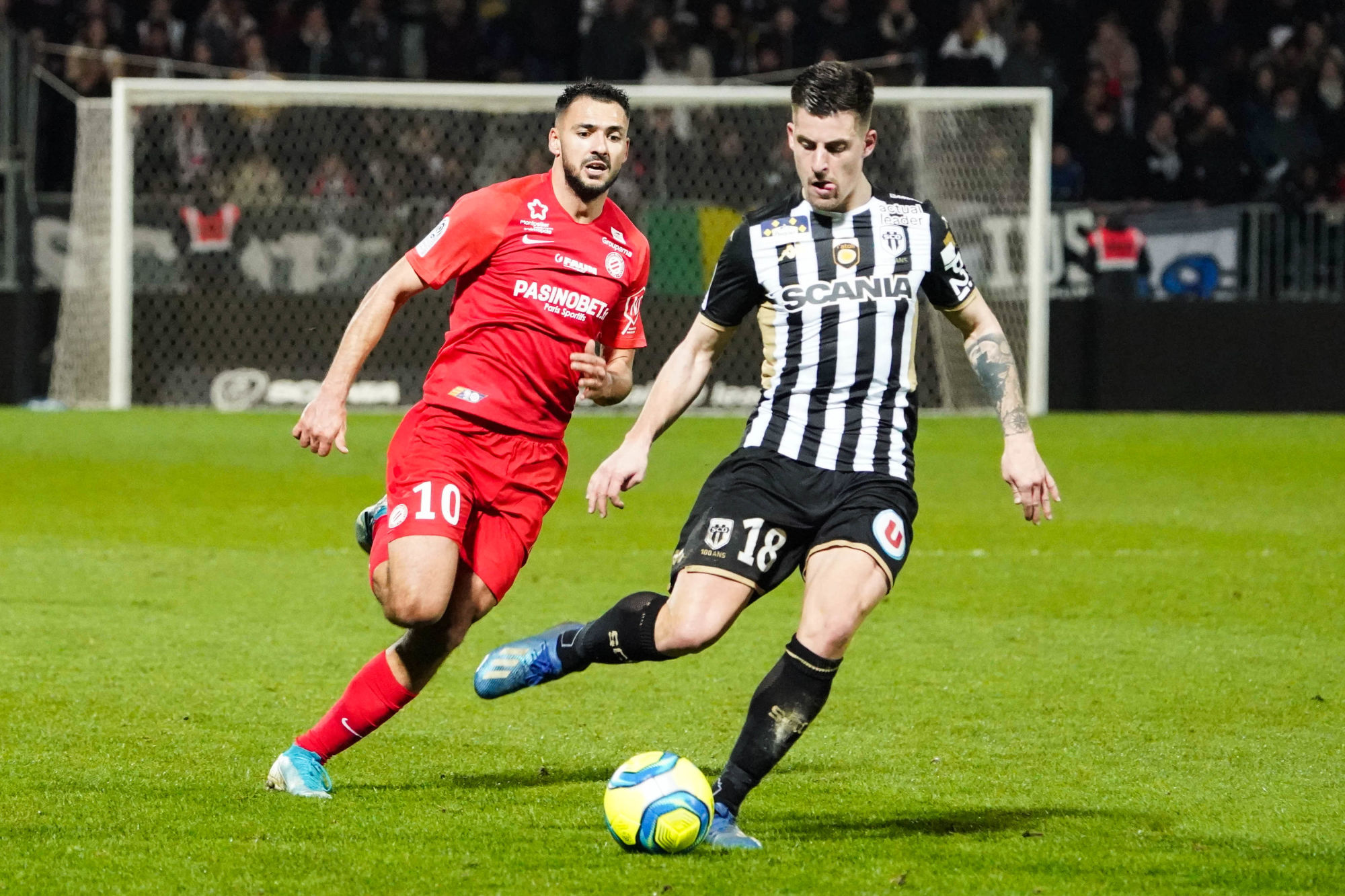 Baptiste SANTAMARIA  of Angers and Gaetan LABORDE of Montpellier during the Ligue 1 match between Angers SCO and Montpellier HSC at Stade Raymond Kopa on February 22, 2020 in Angers, France. (Photo by Eddy Lemaistre/Icon Sport) - Baptiste SANTAMARIA - Gaetan LABORDE - Stade Raymond Kopa - Angers (France)