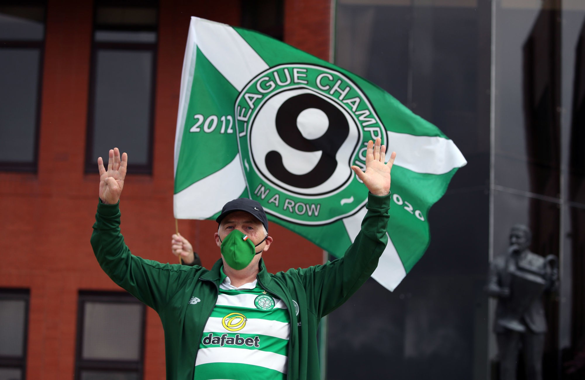 Un fan du Celtic fête le titre