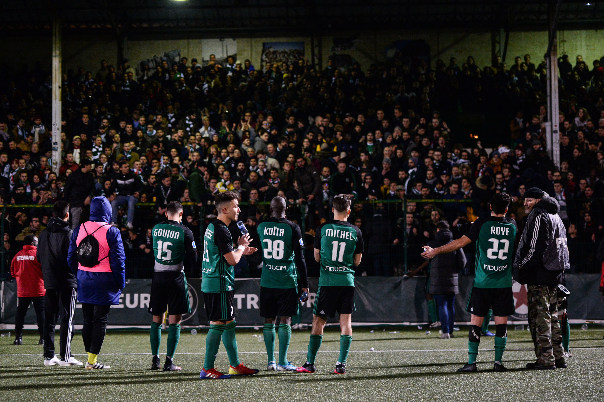 Loic GOUJON of Red Star, Yanis HAMACHE of Red Star, Bachibou KOITA of Red Star, Diego MICHEL of Red Star and Jimmy ROYE of Red Star salute their fans after the French National Soccer match between Red Star and Concarneau on March 6, 2020 at Stade Bauer in Saint-Ouen, France. (Photo by Baptiste Fernandez/Icon Sport) - --- - Jimmy ROYE - Loic GOUJON - Yanis HAMACHE - Bachibou KOITA - Diego MICHEL - Stade Bauer - Saint Ouen (France)