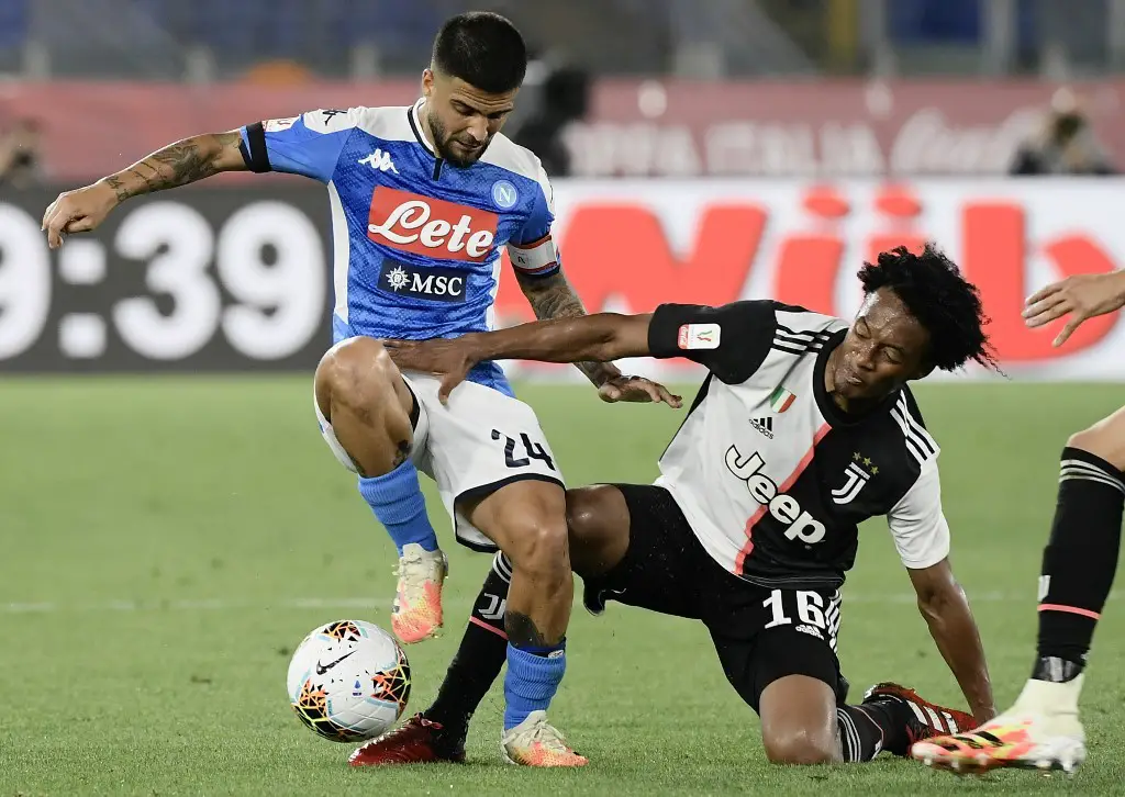 Napoli's Italian forward Lorenzo Insigne (L) and Juventus' Colombian midfielder Juan Cuadrado go for the ball during the TIM Italian Cup (Coppa Italia) final football match Napoli vs Juventus on June 17, 2020 at the Olympic stadium in Rome, played behind closed doors as the country gradually eases the lockdown aimed at curbing the spread of the COVID-19 infection, caused by the novel coronavirus. (Photo by Filippo MONTEFORTE / AFP)