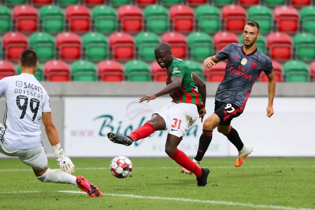 --PORTUGAL OUT--
Maritimos Portuguese forward Nanu (C) kicks the ball during the Portuguese League football match between Maritimo Funchal and Benfica at the Maritimo stadium in Funchal on June 29, 2020. (Photo by Gregorio CUNHA / POOL / AFP) / Portugal OUT