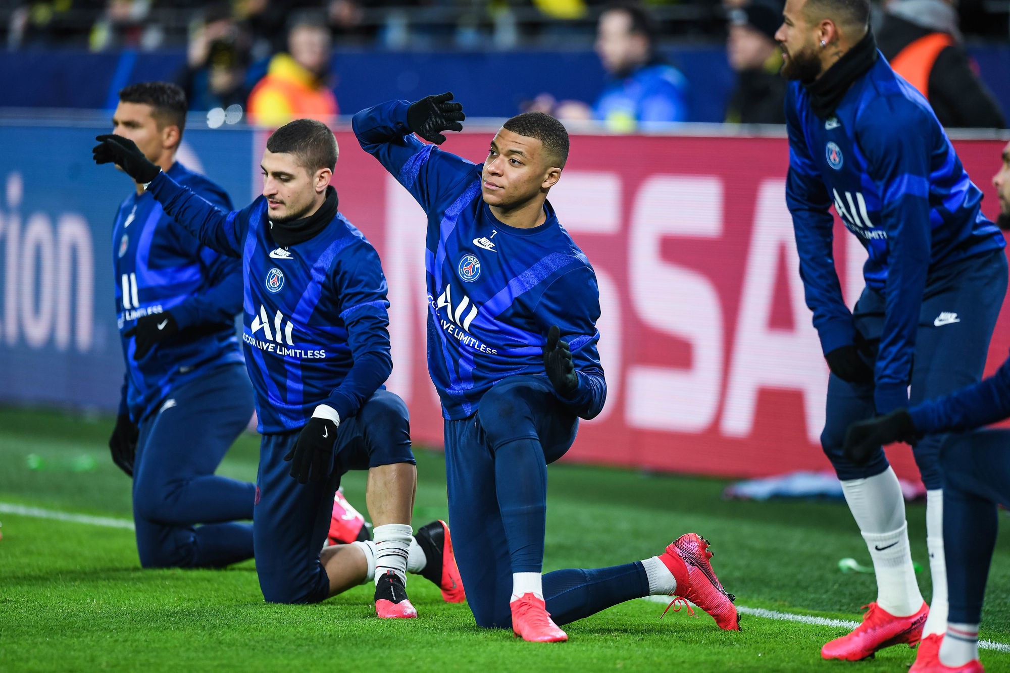 Marco VERRATTI of Paris Saint Germain and Kylian MBAPPE of Paris Saint Germain before the UEFA Champions League round of 16 first leg match between Borussia Dortmund and Paris Saint-Germain on February 18, 2020 in Dortmund, Germany. (Photo by Baptiste Fernandez/Icon Sport) - NEYMAR JR - Thiago SILVA - Kylian MBAPPE - Marco VERRATTI - Signal Iduna Park - Dortmund (Allemagne)