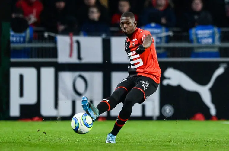 Rennes : Holveck répond sur l'avenir de Niang et Camavinga Rennes : Holveck répond sur l'avenir de Niang et Camavinga