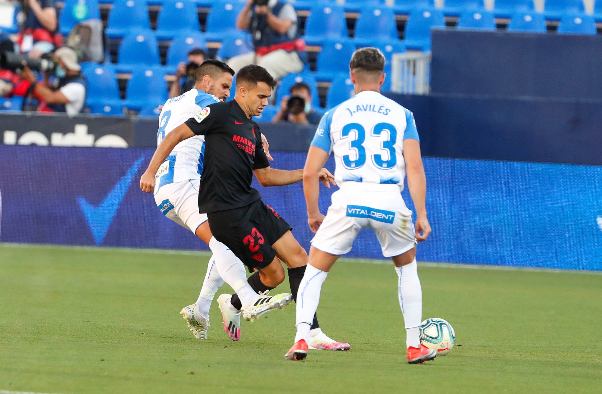 Partido de LaLiga Santander disputado entre Leganés y Sevilla. En la imagen, Reguilón entre Recio y Avilés.

La Liga Santander match played between Leganés and Sevilla. In this picture, Reguilón between Recio and Avilés. 


Photo by Icon Sport - Estadio Municipal de Butarque - Leganes (Espagne)