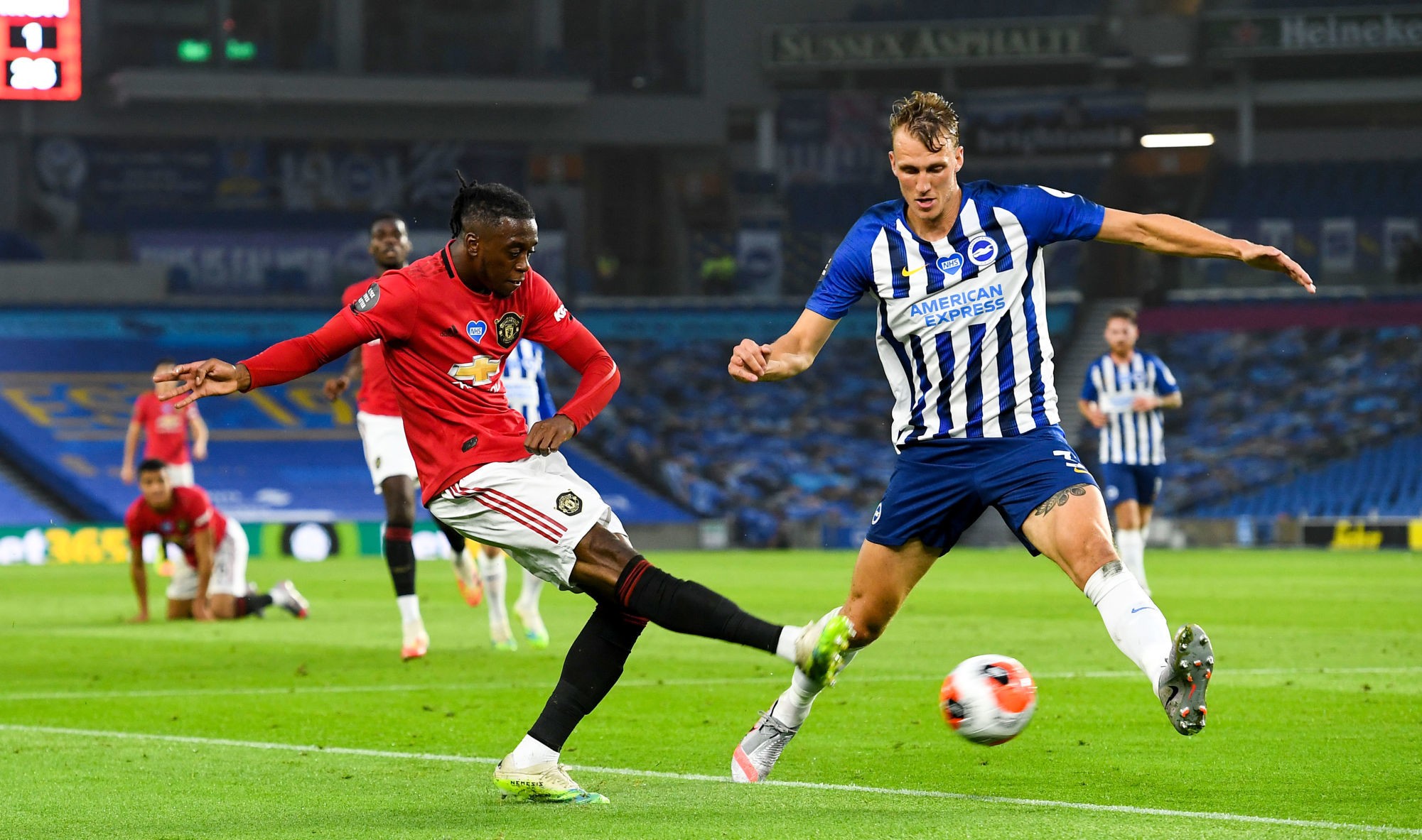 Manchester United's Aaron Wan Bissaka (left) and Brighton and Hove Albion's Dan Burn (right) battle for the ball during the Premier League match at the AMEX Stadium, Brighton. 


Photo by Icon Sport - AMEX Stadium - Brighton (Angleterre)