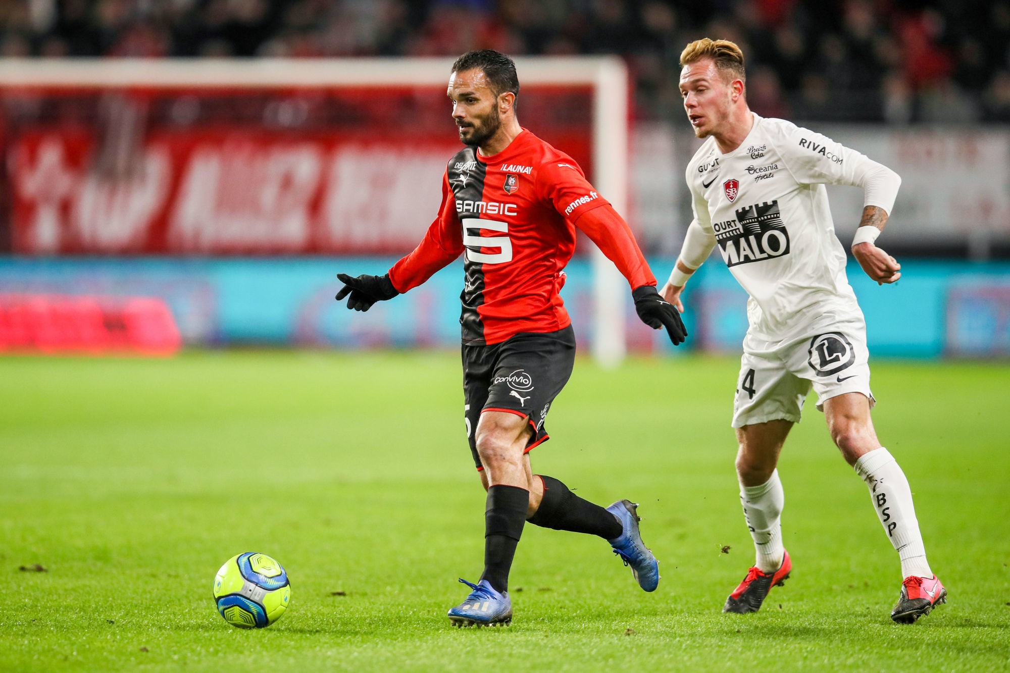 Jeremy MOREL of Rennes and Irvin CARDONA of Brest during the Ligue 1 match between Stade Rennes and Stade Brest at Roazhon Park on February 8, 2020 in Rennes, France. (Photo by Vincent Michel/Icon Sport) - Jeremy MOREL - Irvin CARDONA - Roazhon Park - Rennes (France)