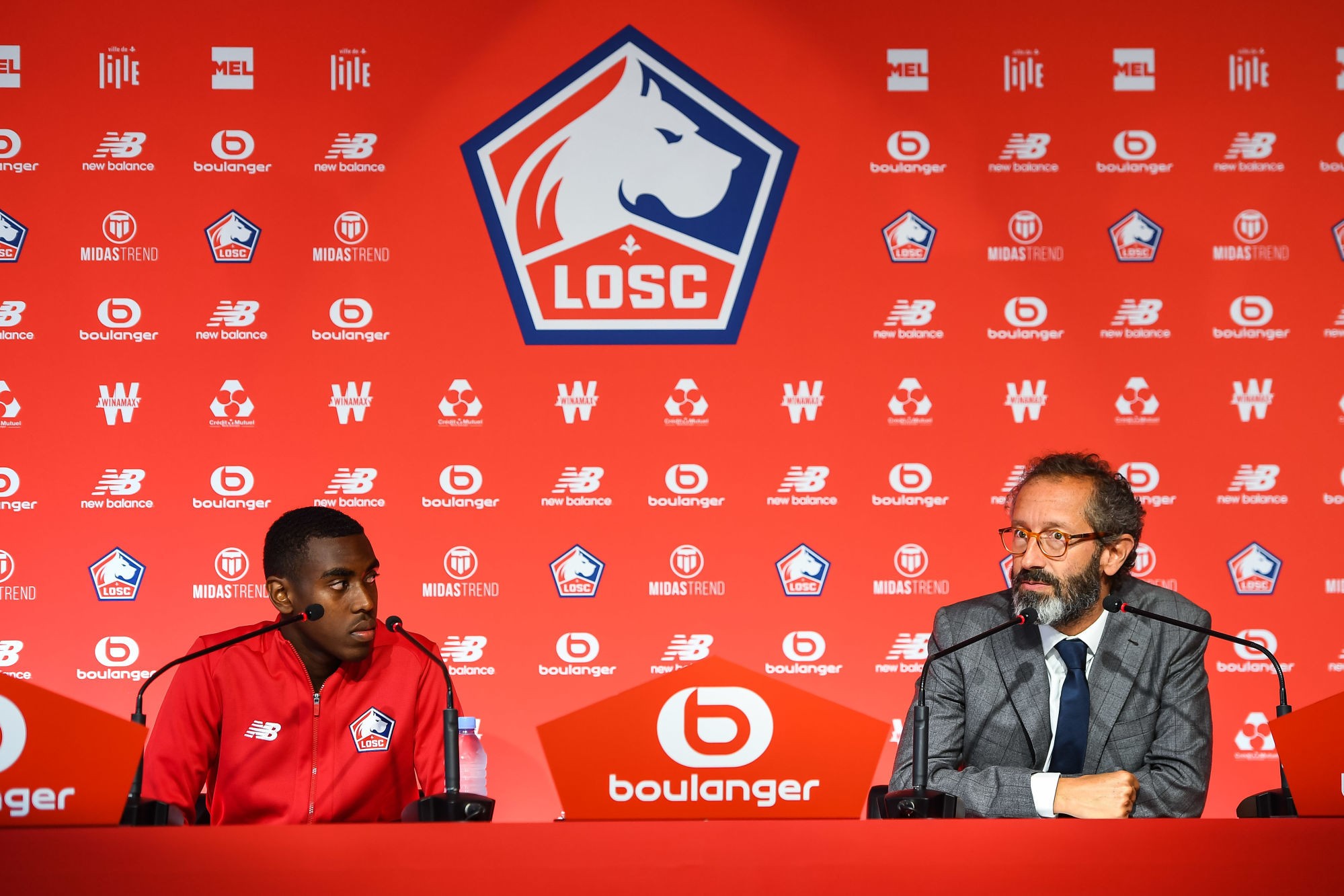 Le directeur général du LOSC, Marc Ingla présente Isaac Lihadji (Photo Baptiste Fernandez/Icon Sport)