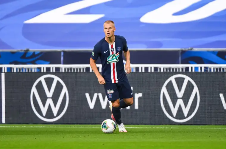 Blessure Mbappé : Mitchell Bakker se paie Loïc Perrin Blessure Mbappé : Mitchell Bakker se paie Loïc Perrin