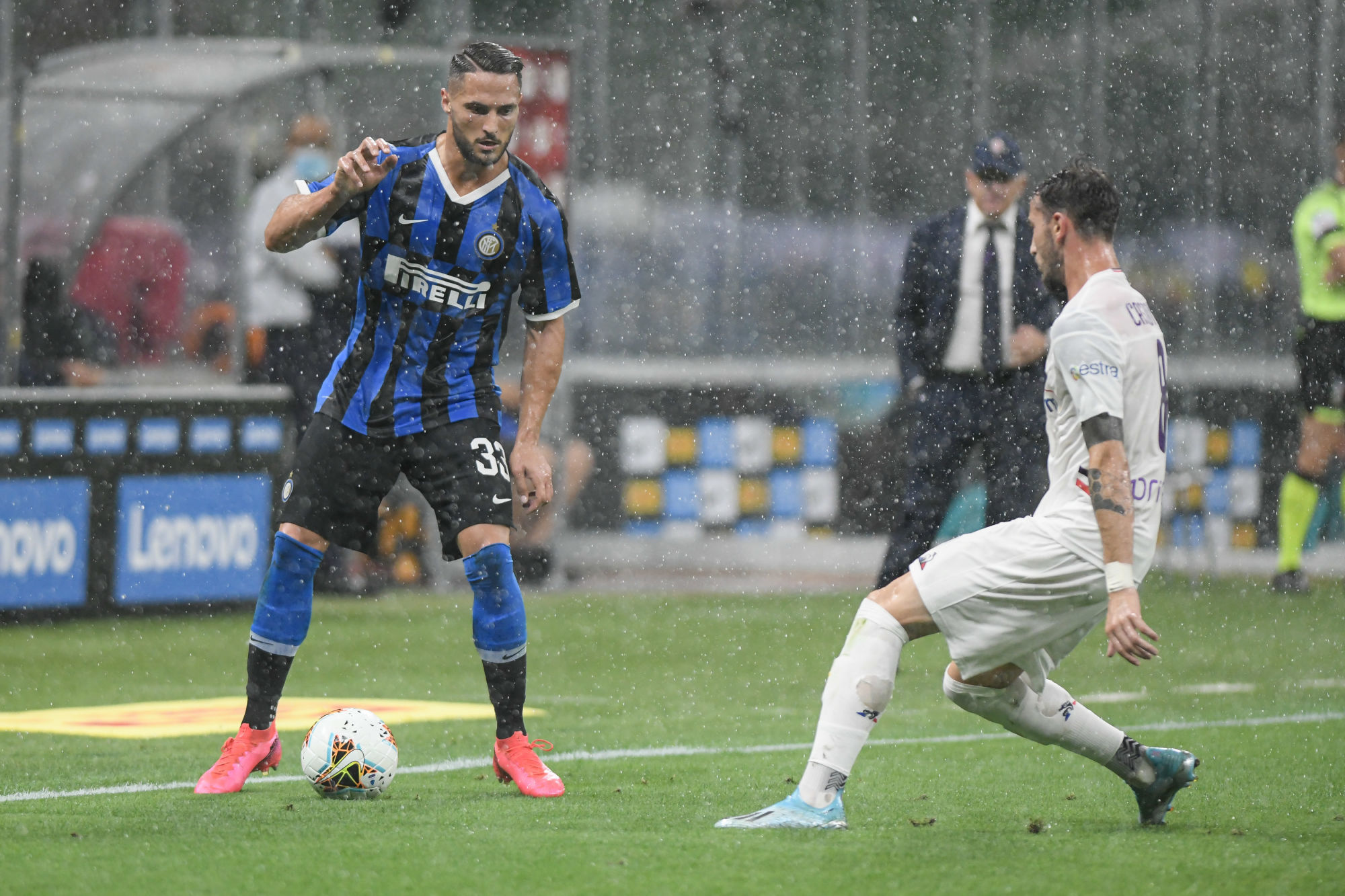 Foto Piero Cruciatti / LaPresse
22/07/2020 - Milano, Italia
Sport - Calcio
Inter vs Fiorentina - Campionato di calcio Serie A TIM 2019/2020
Nella foto: Danilo D'Ambrosio (Inter) Gaetano Castrovilli (Fiorentina)
Foto Piero Cruciatti / LaPresse
22/07/2020 - Milan, Italy
Sport - Soccer
Inter vs Fiorentina - Italian Football Championship League A TIM 2019/2020
In the photo: Danilo D'Ambrosio (Inter) Gaetano Castrovilli (Fiorentina) 


Photo by Icon Sport - San Siro - Milan (Italie)