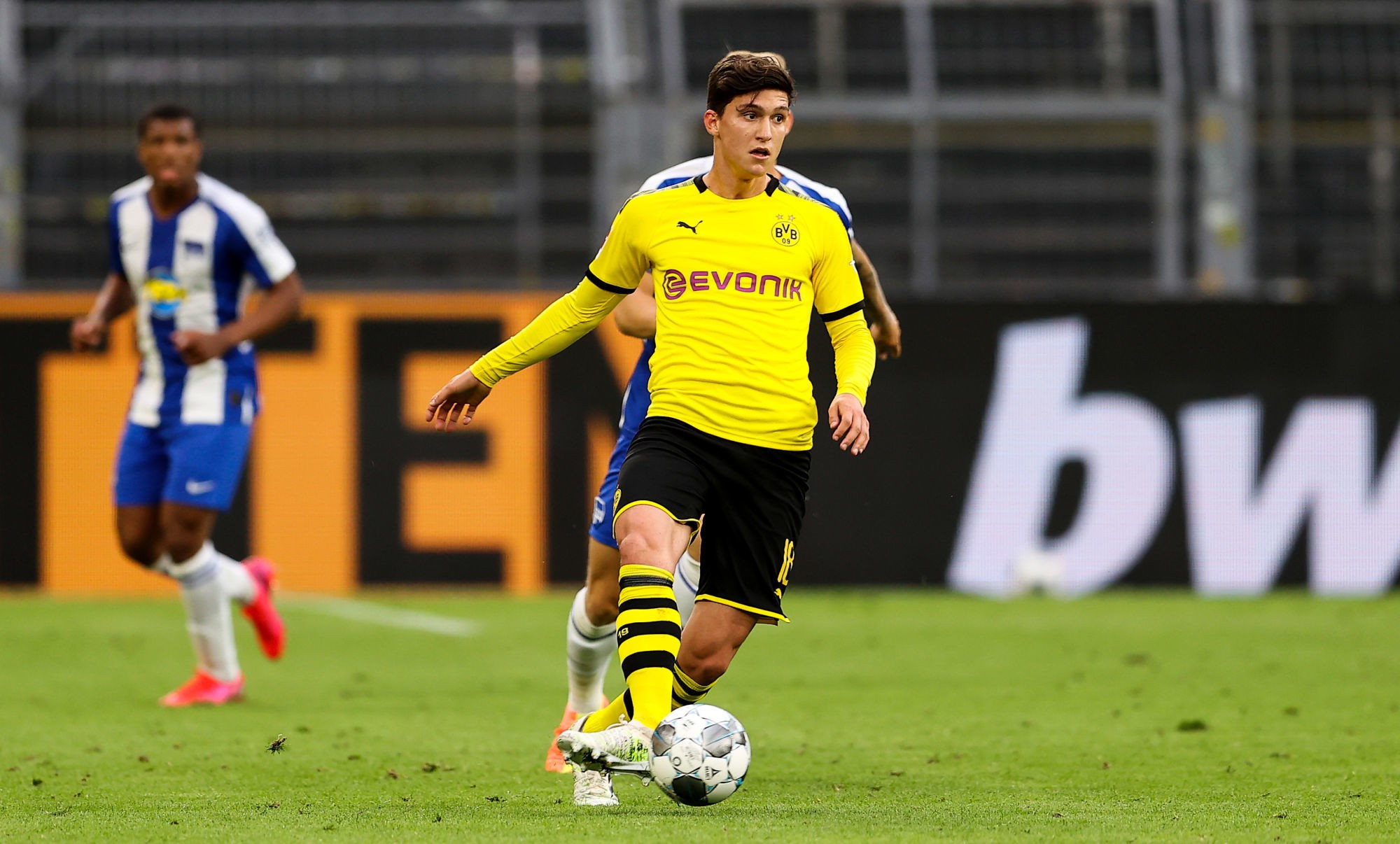 06 June 2020, North Rhine-Westphalia, Dortmund: Football, Bundesliga, Borussia Dortmund - Hertha BSC, 30th matchday, Signal Iduna Park: Leonardo Balerdi of Dortmund in action. Photo: Lars Baron/Getty Images Europe/Pool/dpa 


Photo by Icon Sport - Leonardo BALERDI - Signal Iduna Park - Dortmund (Allemagne)