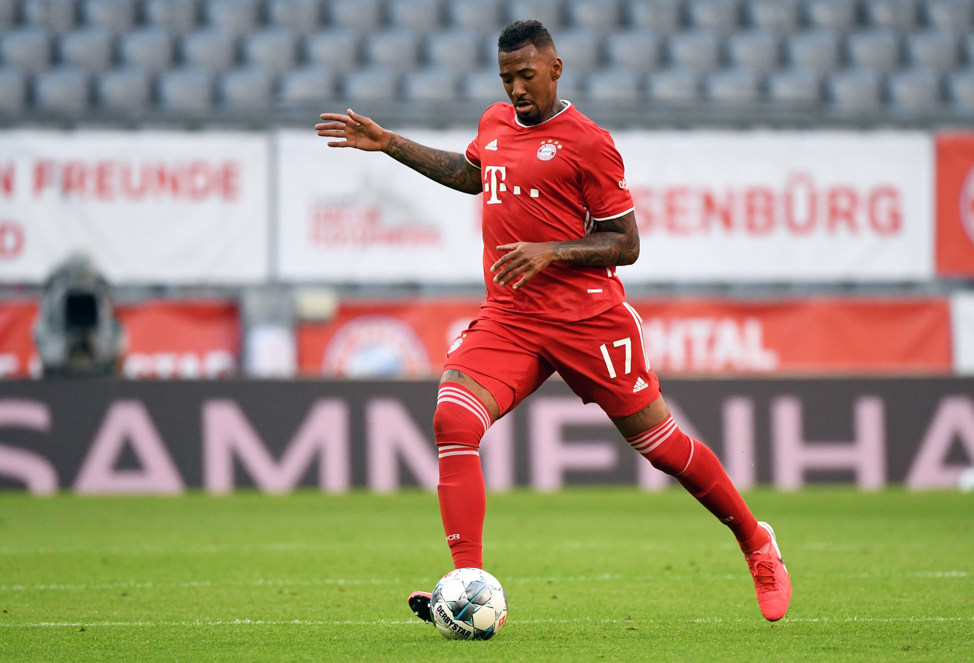 13 June 2020, Bavaria, Munich: Football: Bundesliga, Bayern Munich - Bor. Mönchengladbach, 31st matchday at the Allianz Arena. Munich's Jerome Boateng on the ball. IMPORTANT NOTE: In accordance with the regulations of the DFL Deutsche Fußball Liga and the DFB Deutscher Fußball-Bund, it is prohibited to use or have used in the stadium and/or photographs taken of the match in the form of sequence images and/or video-like photo series. Photo: Matthias Balk/dpa 
Photo by Icon Sport - Jerome BOATENG - Allianz Arena - Munich (Allemagne)