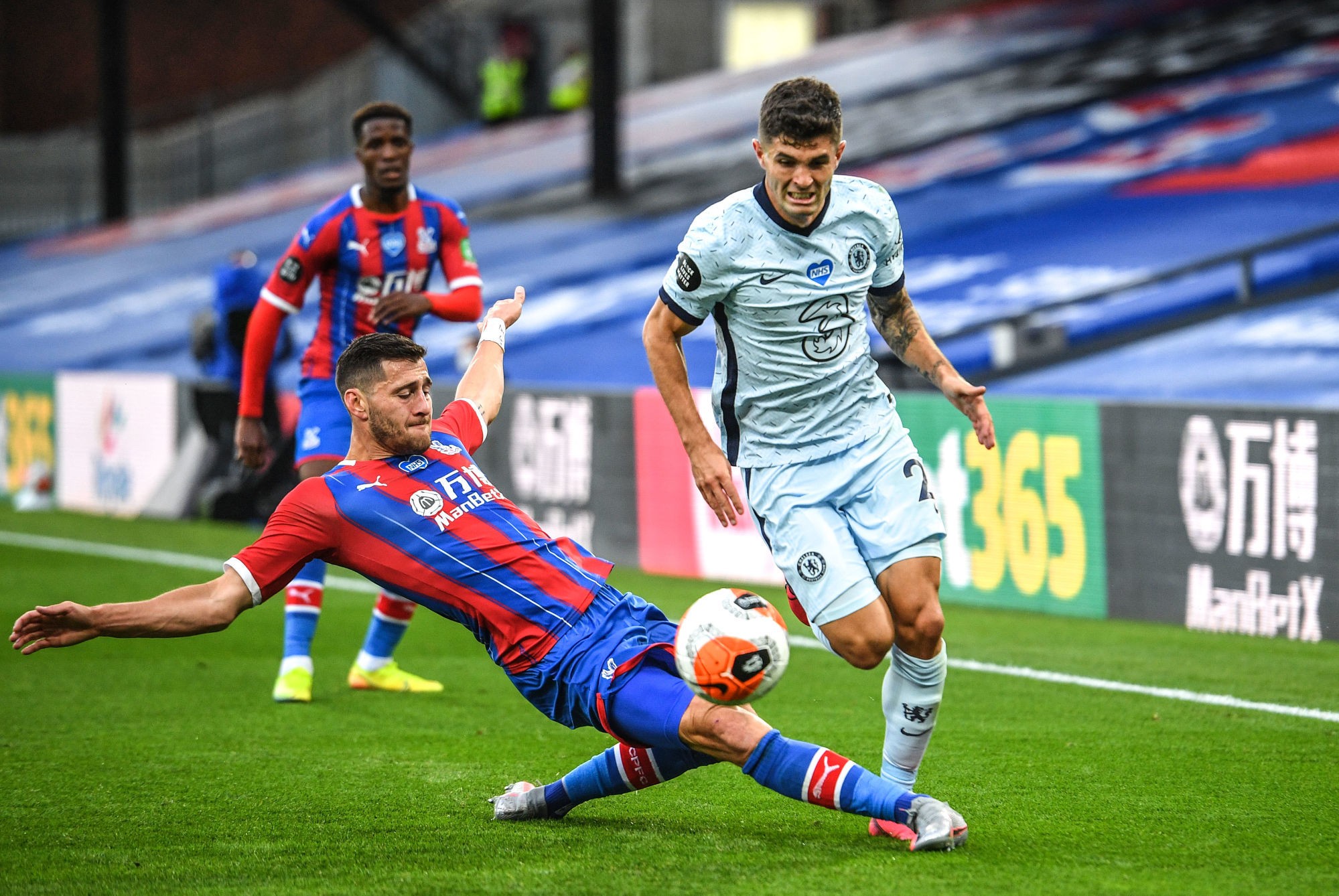Crystal Palace's Joel Ward (left) and Chelsea's Christian Pulisic battle for the ball during the Premier League match at Selhurst Park, London. 
Photo by Icon Sport - Selhurst Park - Londres (Angleterre)