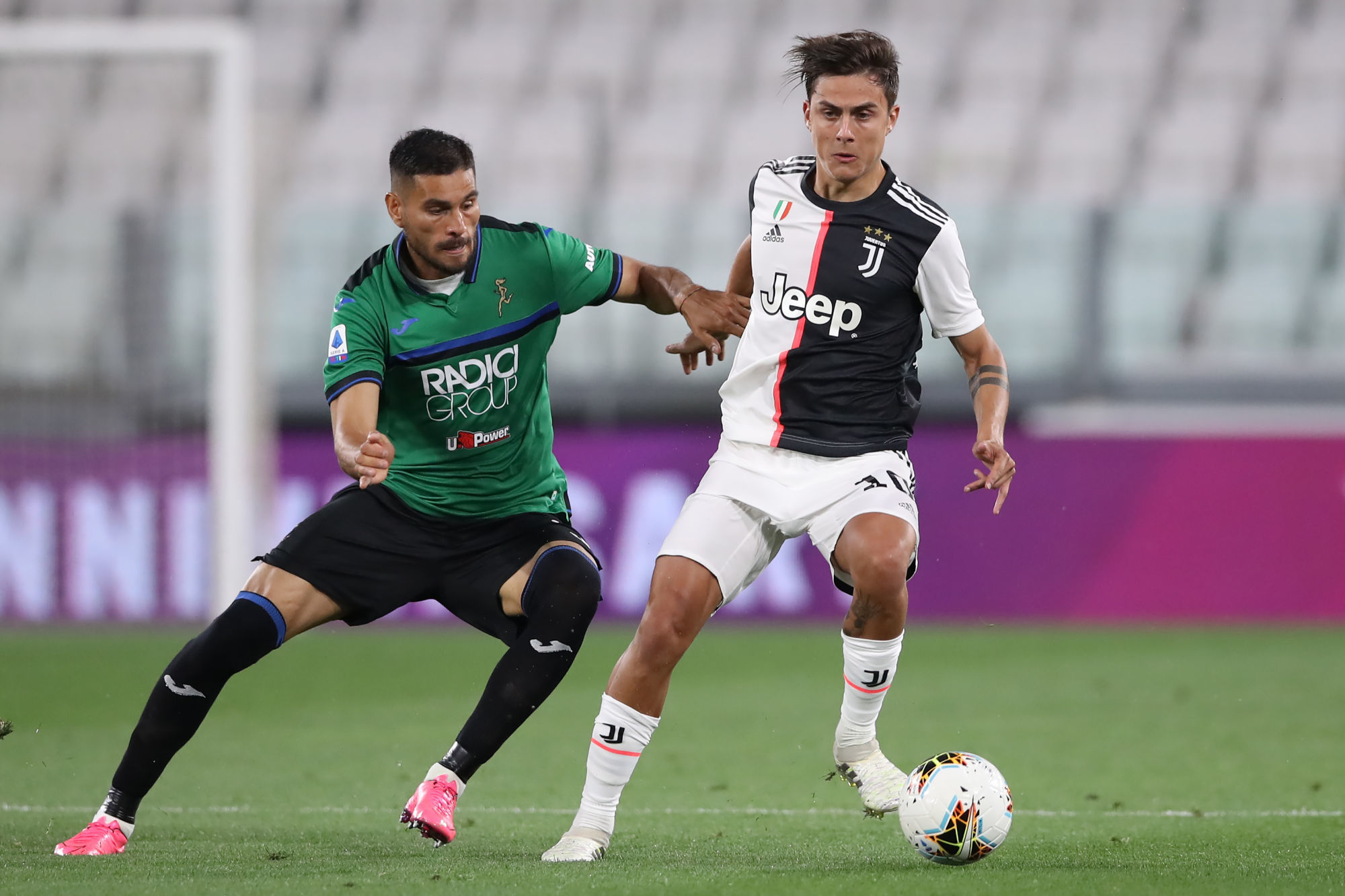 Argentinian striker Paulo Dybala of Juventus shields the ball from Argentinian defender Jose Palomino of Atalanta during the Serie A match at Allianz Stadium, Turin. Picture date: 11th July 2020. Picture credit should read: Jonathan Moscrop/Sportimage 


Photo by Icon Sport - Allianz Stadium - Turin (Italie)
