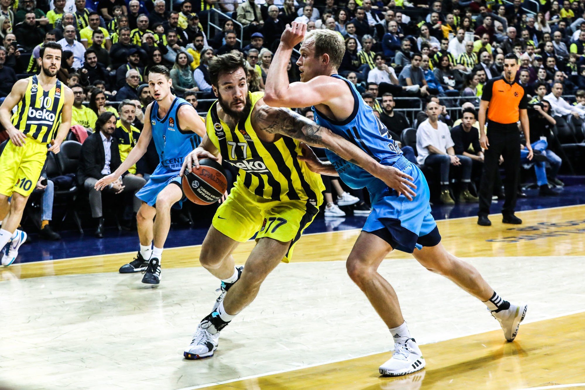Joffrey Lauvergne #77 of Fenerbahce Beko Istanbul and  Luke Sikma #43 of Alba Berlin during the Turkish Airlines Euroleague match between Fenerbahce Beko Istanbul and Alba Berlin at Ulker Arena in Istanbul , Turkey on December 06, 2019. 
Photo by Icon Sport - Joffrey LAUVERGNE - Luke SIKMA