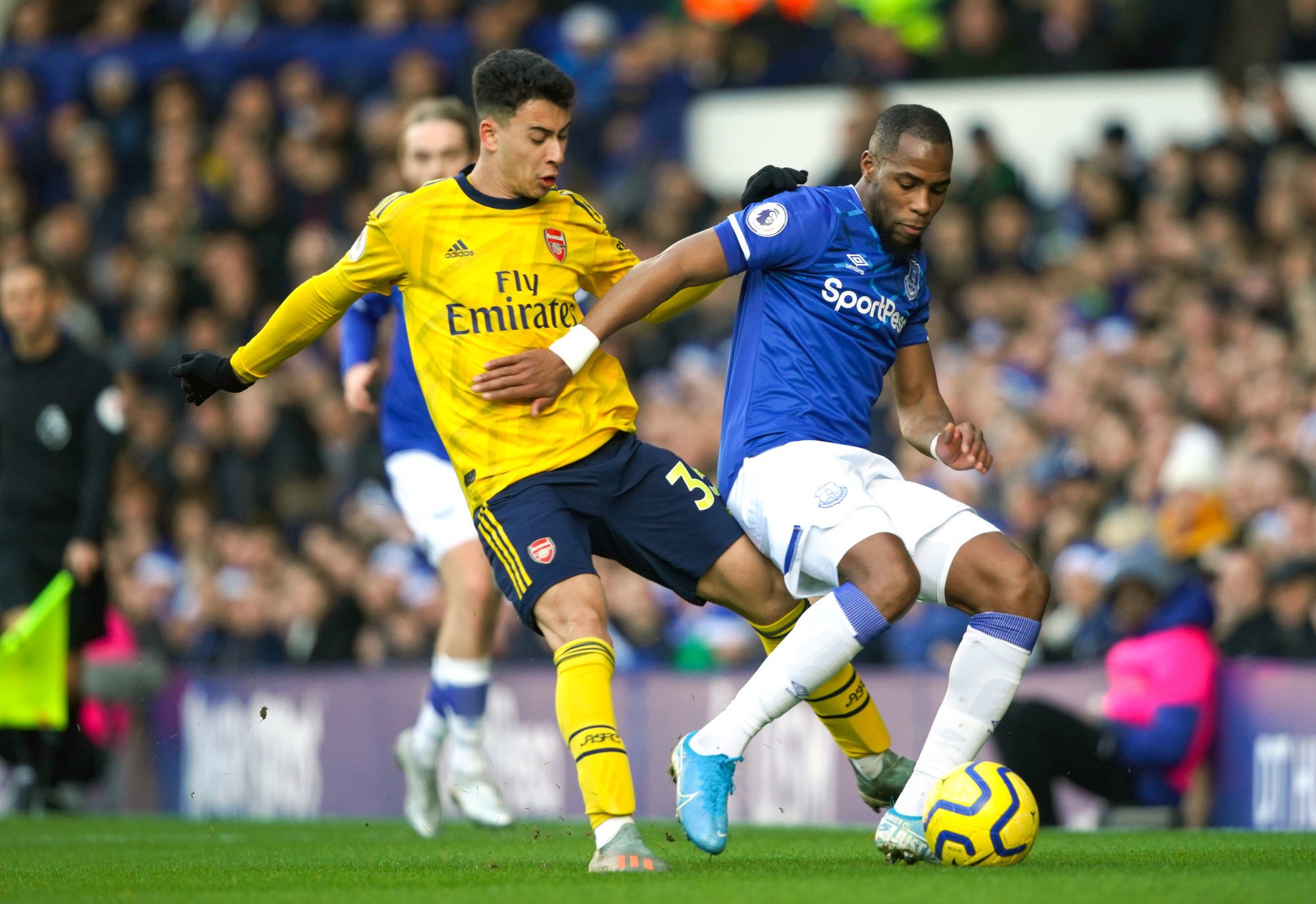 Arsenal's Gabriel Martinelli (left) and Everton's Djibril Sidibe battle for the ball 

Photo by Icon Sport - Gabriel MARTINELLI - Djibril SIDIBE - Goodison Park  - Liverpool (Angleterre)