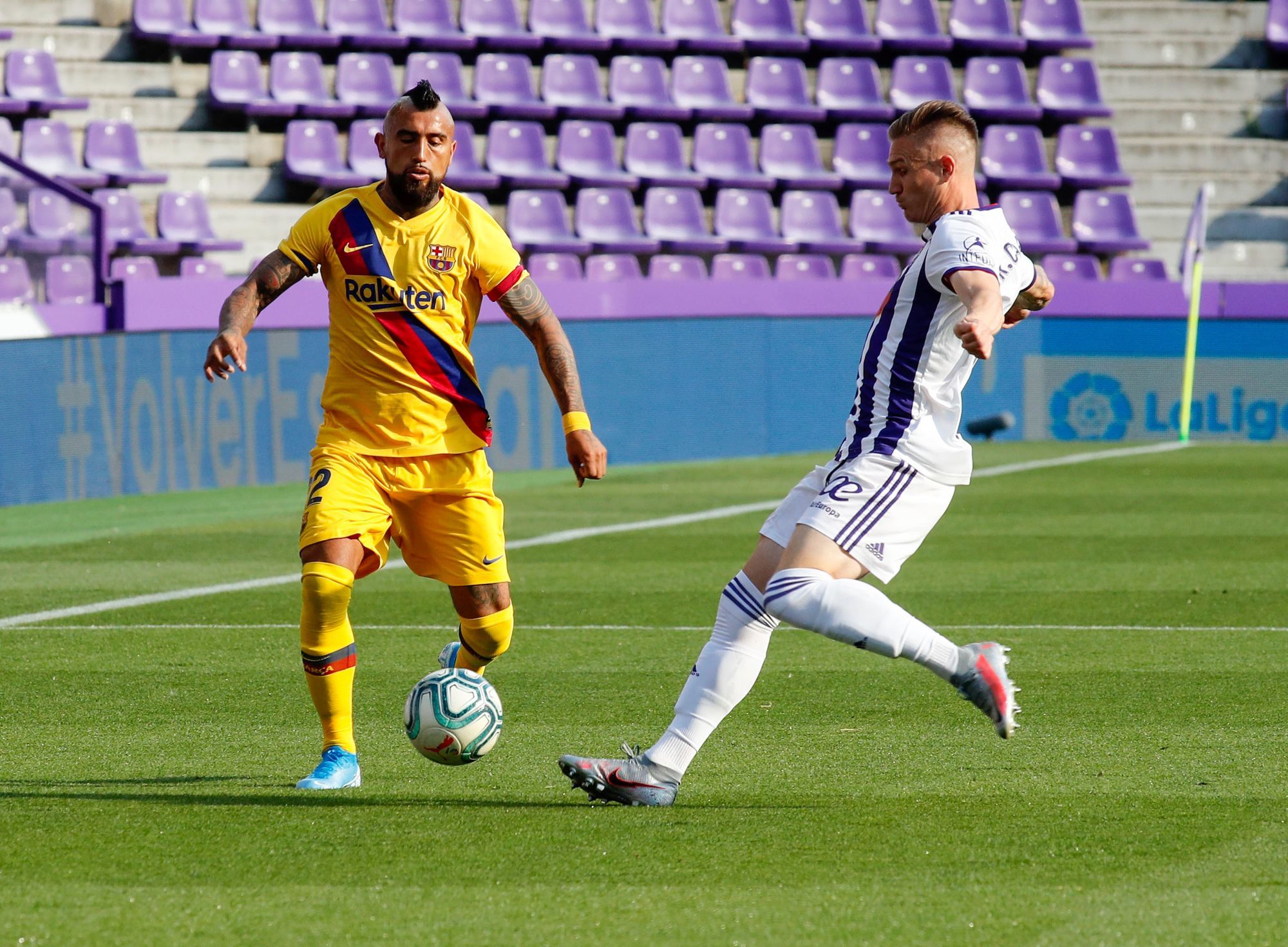 Partido de LaLiga Santander entre el Valladolid y el Barcelona. En la imagen, Arturo Vidal y Javi Sánchez.

LaLiga Santander match between Valladolid and Barcelona. In this picture, Arturo Vidal and Javi Sánchez. 


Photo by Icon Sport - José Zorrilla - Valladolid (Espagne)