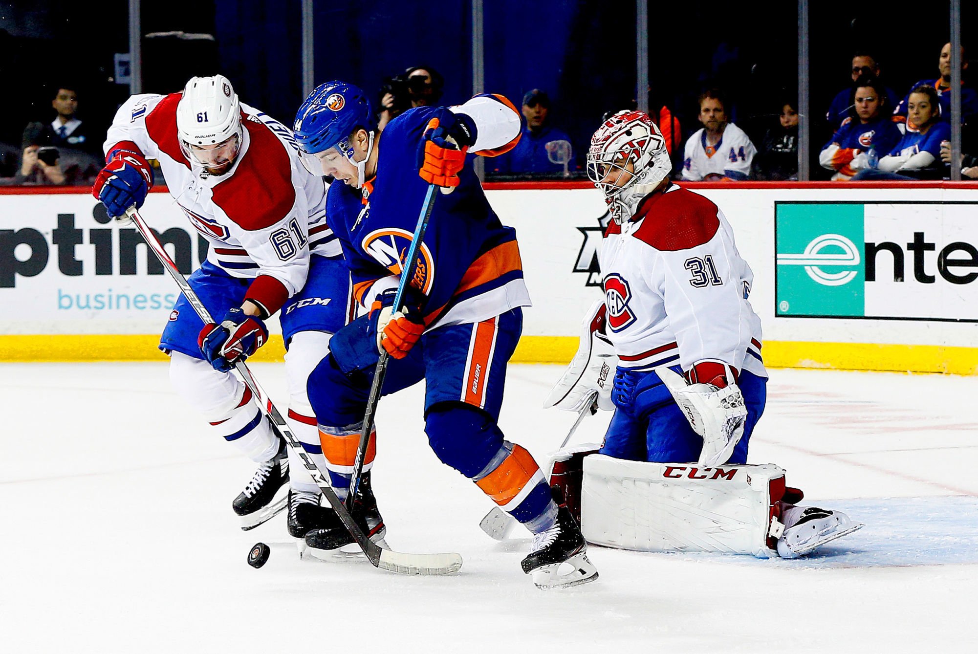 Mar 3, 2020; Brooklyn, New York, USA; New York Islanders center Jean-Gabriel Pageau (44) and Montreal Canadiens defenseman Xavier Ouellet (61) battle for a loose puck during the second period at Barclays Center. Mandatory Credit: Andy Marlin-USA TODAY Sports 

Photo by Icon Sport - Jean-Gabriel PAGEAU - Xavier OUELLET - Carey PRICE - Barclays Center - New York (Etats Unis)