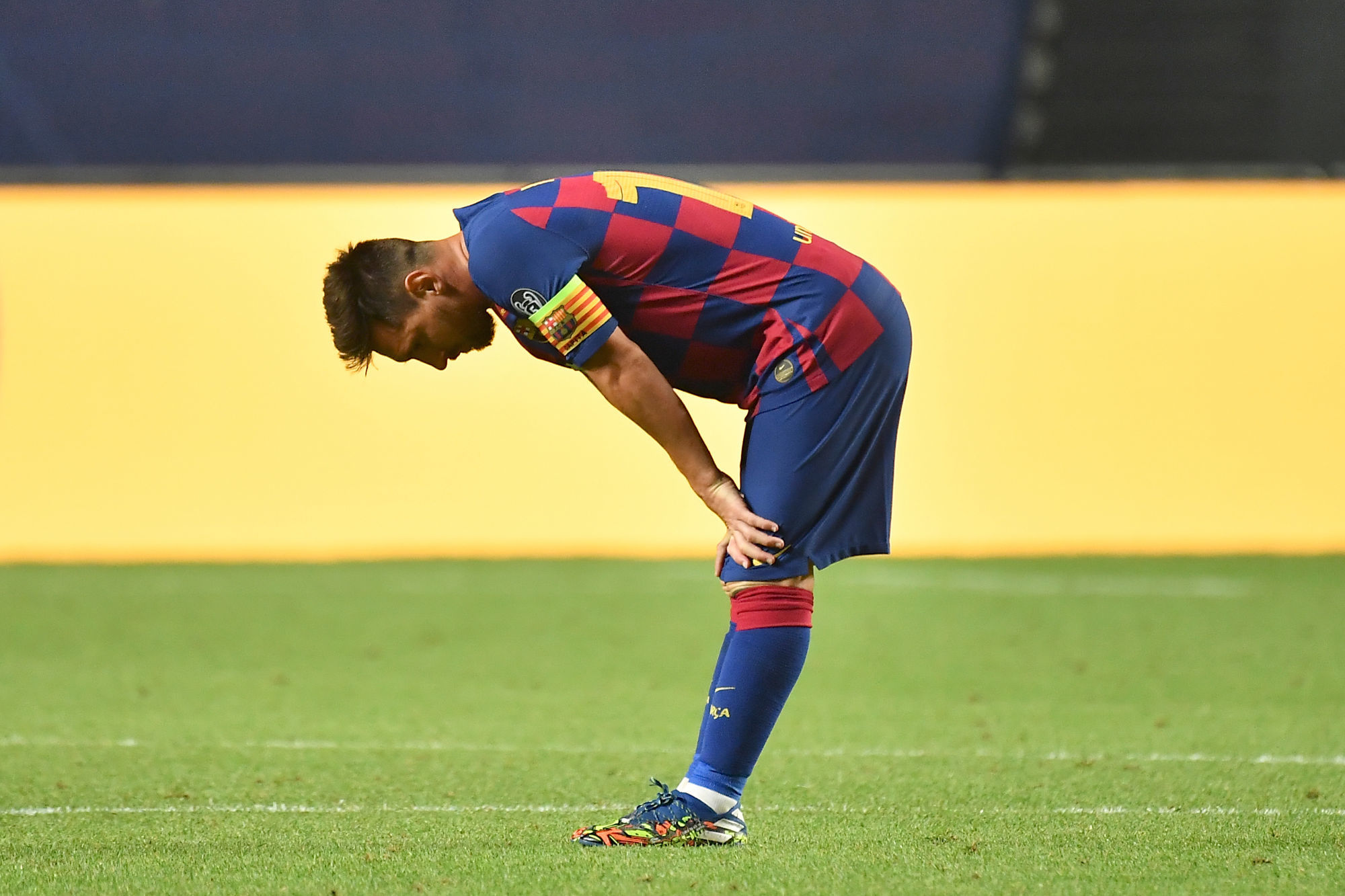 firo Champions League: 08/14/2020 1/4 final, quarter-final FC Bayern Munich, Munchen - FC Barcelona 8: 2 Lionel MESSI, whole figure, disappointment, disappointed, frustrated. PHOTO: Frank Hoermann / SVEN SIMON / Pool / via / firosportphoto #NO use of any use photographs as image sequences and / or quasi-video # #Editorial Use ONLY # #National and International News Agencies OUT # Our terms and conditions apply, can be viewed at www.firosportphoto.de, ßONLY FOR USE IN GERMANY !!!!!!, copyright by firo sportphoto: Coesfelder Str. 207 D-48249 Dulmen www.firosportphoto.de mail@firosportphoto.de Account details: (V olksbank B ochum - W itten) IBAN: DE68430601290341117100 BIC: GENODEM1BOC Tel: + 49-2594-9916004 Fax: + 49-2594-9916005 | usage worldwide 
By Icon Sport - Lionel MESSI - Estàdio da Luz - Lisbonne (Portugal)