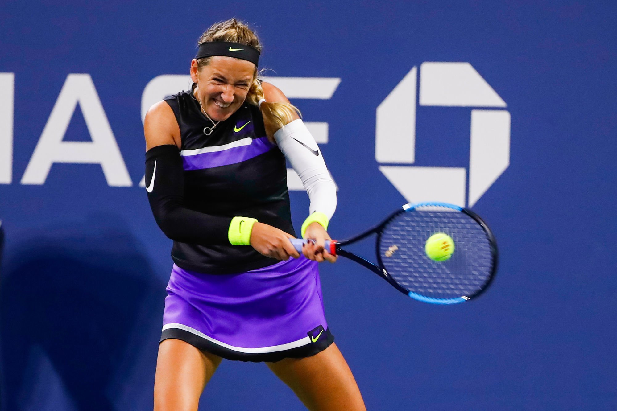 Aug 27, 2019; Flushing, NY, USA; Victoria Azarenka of Belarus hits a backhand against Aryna Sabalenka of Belarus (not pictured) in the first round on day two of the 2019 U.S. Open tennis tournament at USTA Billie Jean King National Tennis Center. Photo : SUSA / Icon Sport