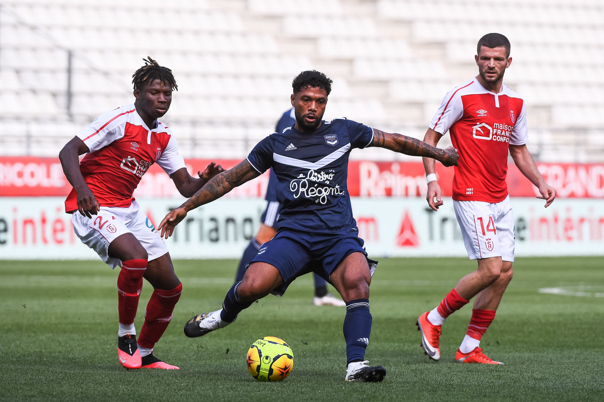 El Bilal TOURE of Reims, OTAVIO of Bordeaux and Mathieu CAFARO of Reims during the pre season friendly match between Reims and Bordeaux on August 8, 2020 in Reims, France. (Photo by Baptiste Fernandez/Icon Sport) - Stade Auguste-Delaune - Reims (France)